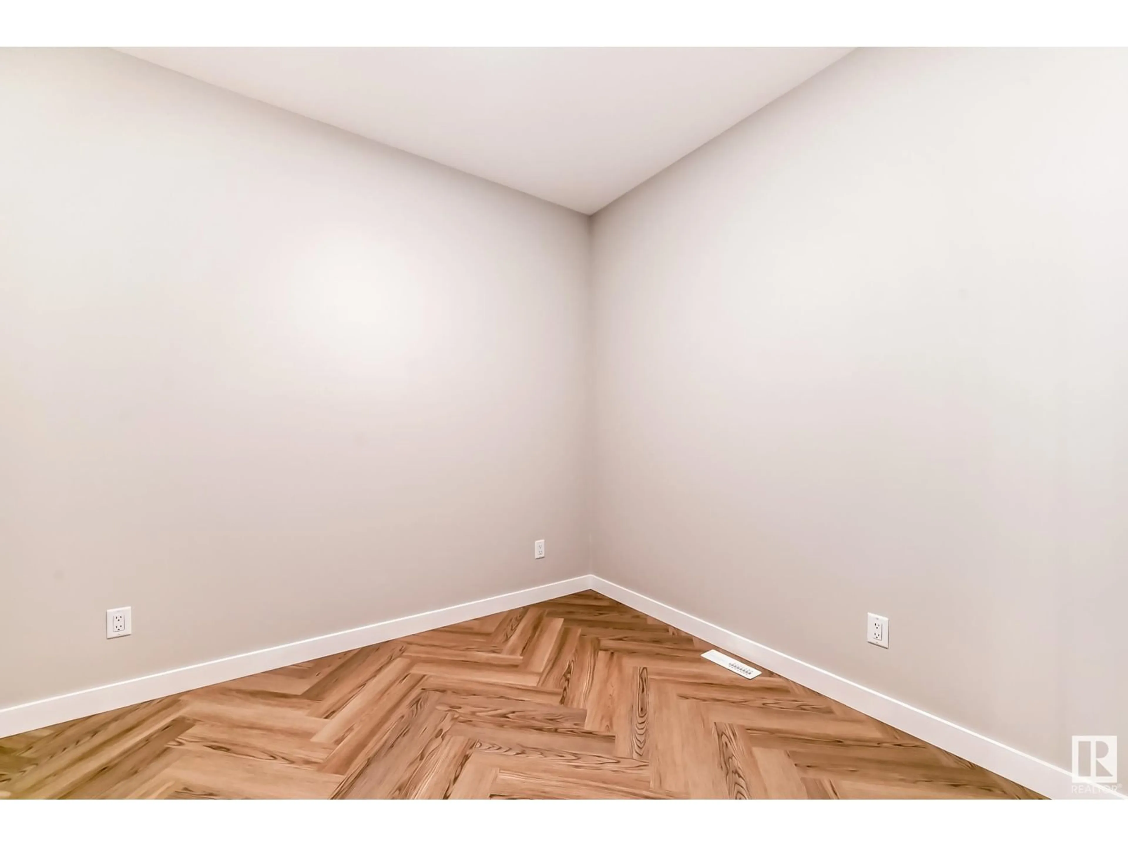 A pic of a room for 5454 KOOTOOK RD SW, Edmonton Alberta T6W2Z5