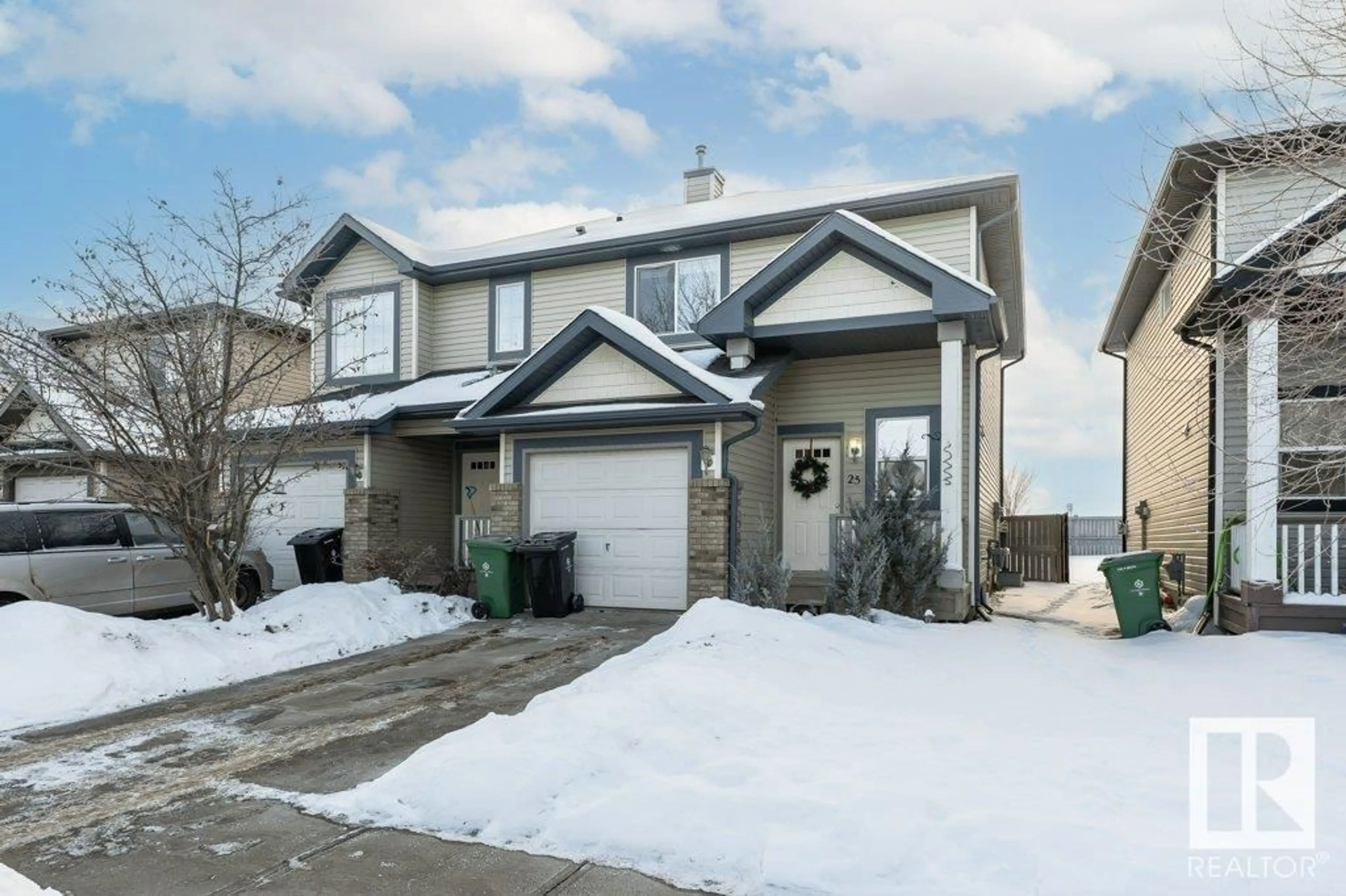 Home with vinyl exterior material, street for 25 GALLOWAY WD, Fort Saskatchewan Alberta T8L0A3