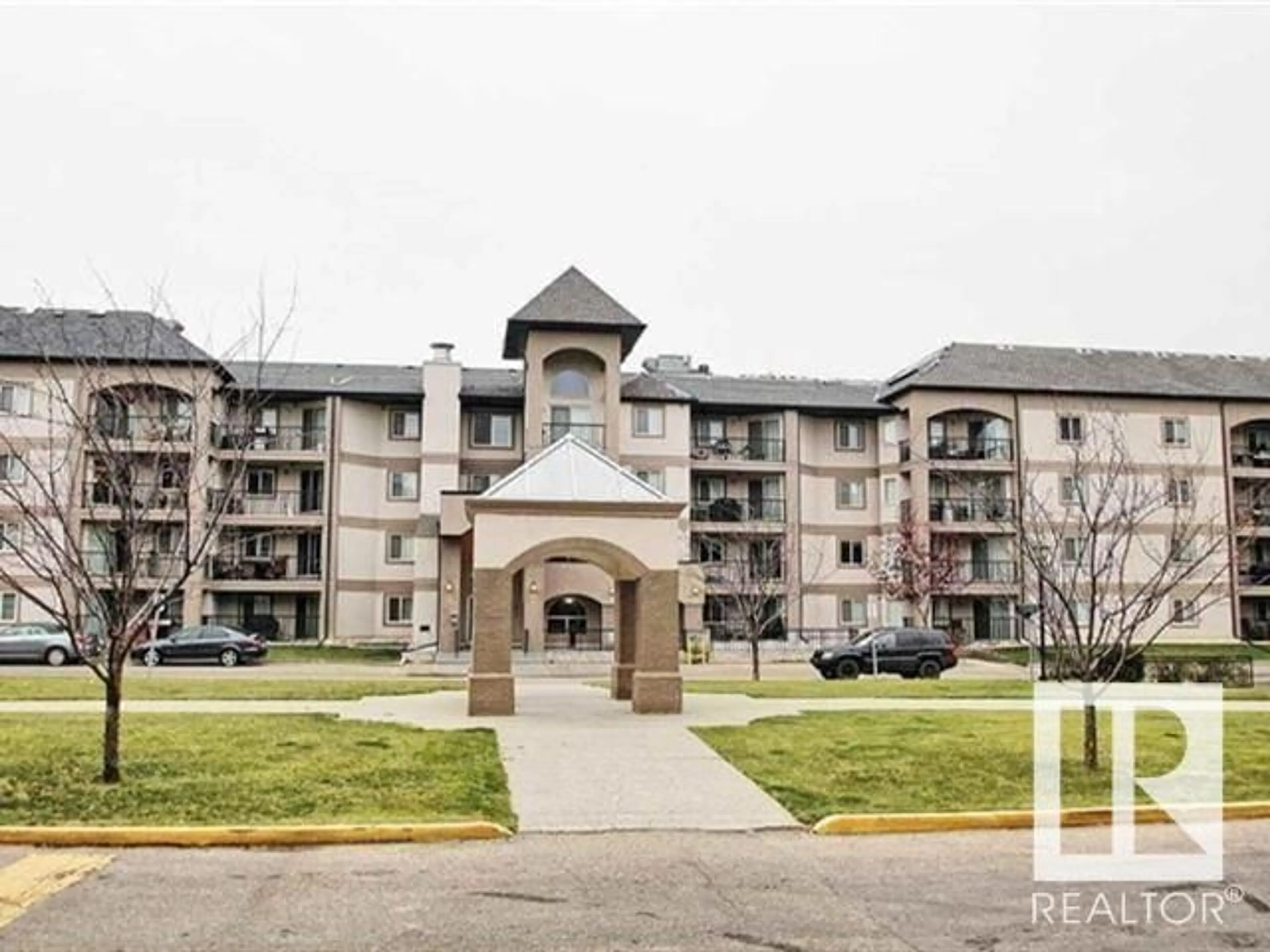 Indoor foyer for #214 13005 140 AV NW, Edmonton Alberta T6V1X1