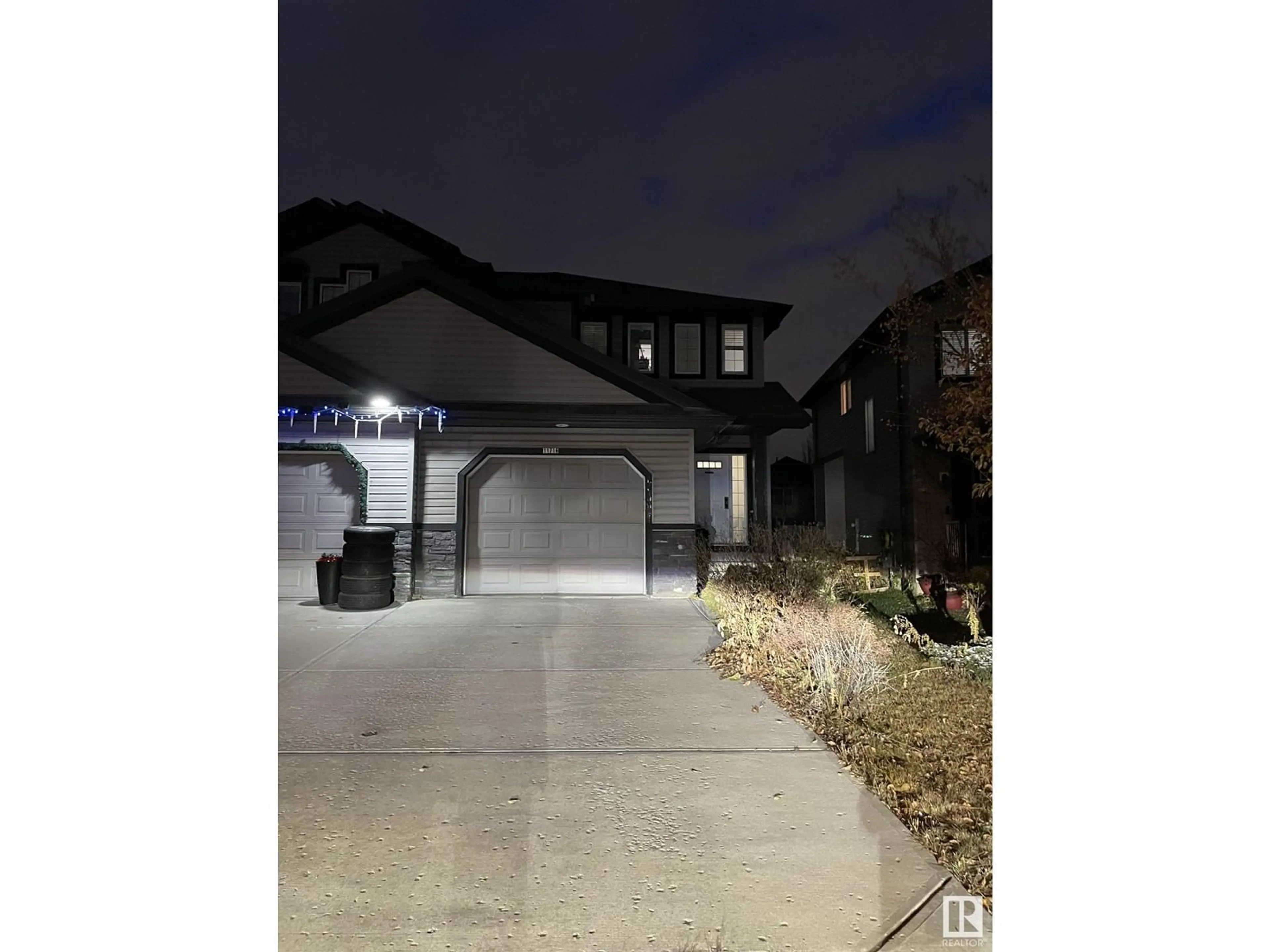 Blurry image for 11716 17 AV SW SW, Edmonton Alberta T6W1Y2