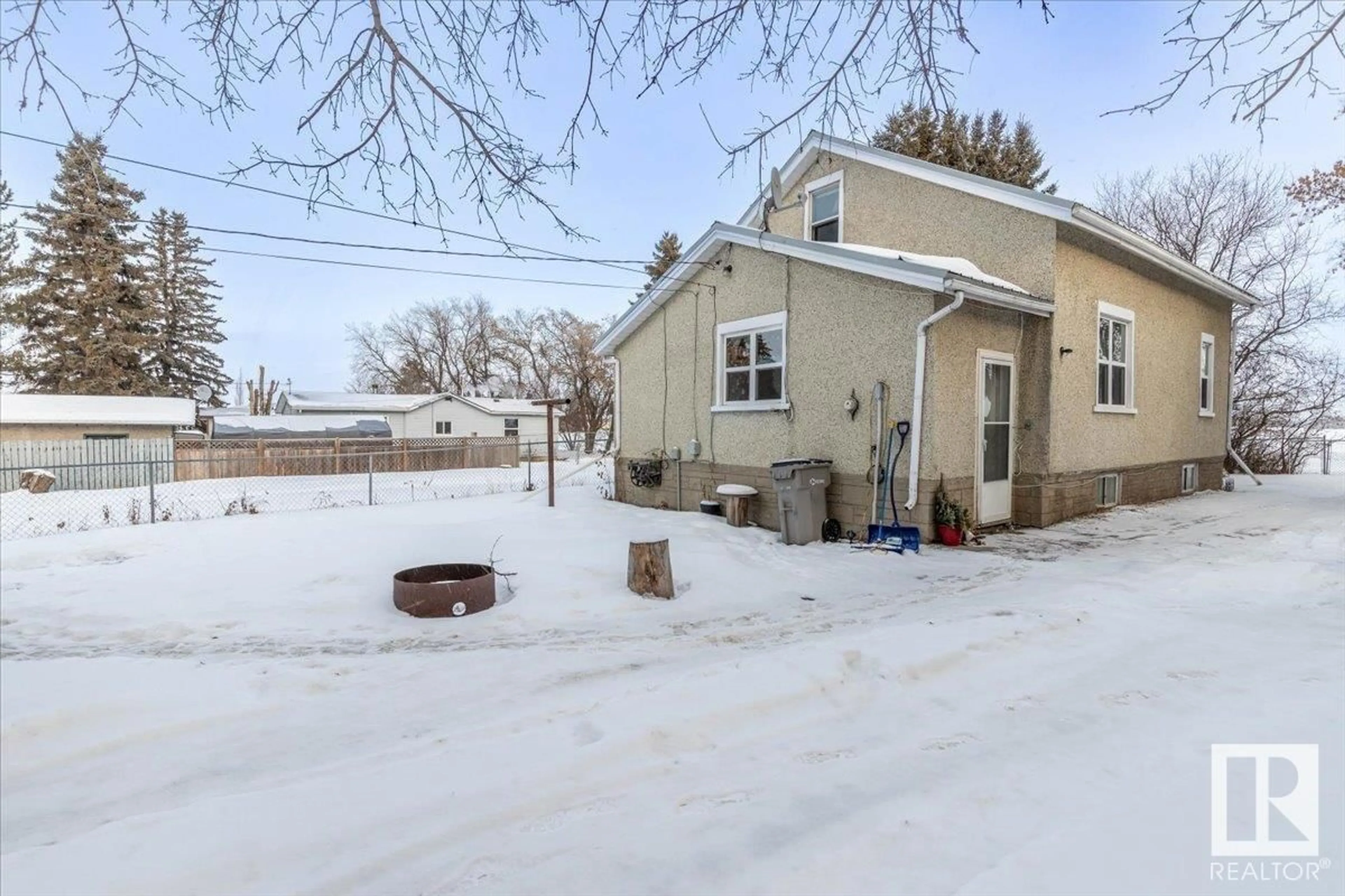 A pic from outside/outdoor area/front of a property/back of a property/a pic from drone, street for 4708 49 ST, Calmar Alberta T0C0V0