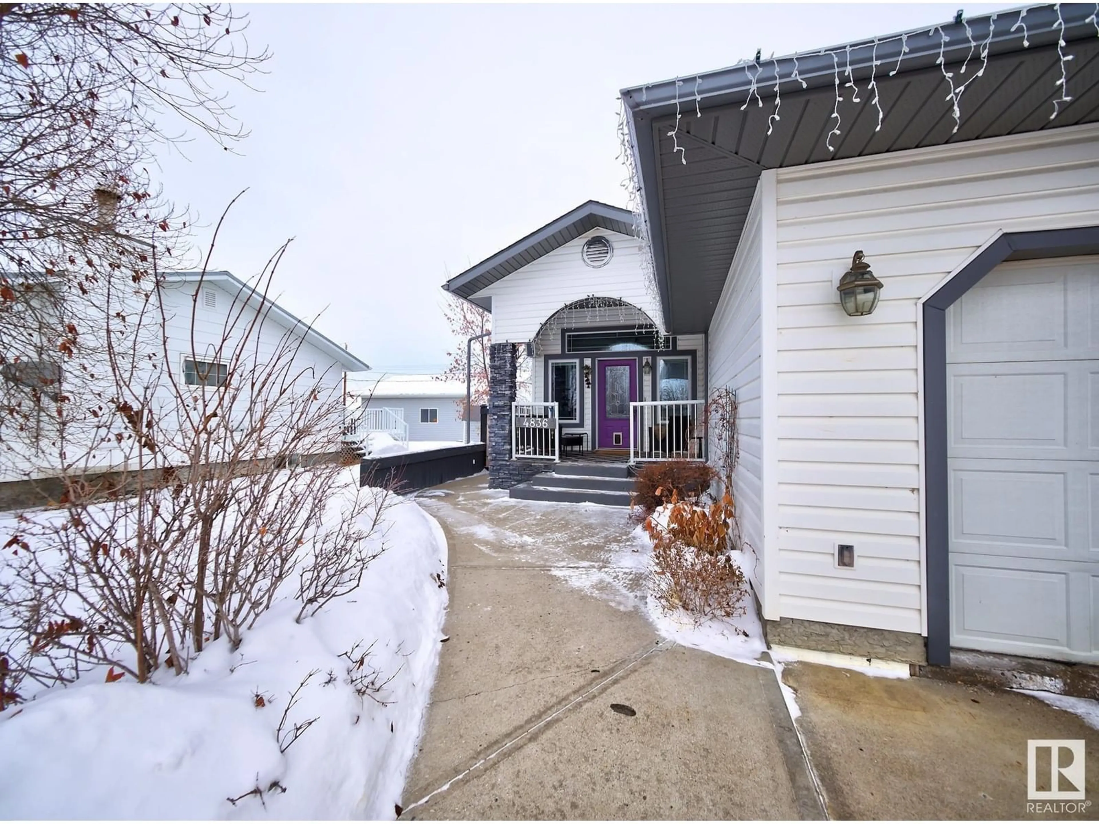 Indoor foyer for 4836 47 AV, Chipman Alberta T0B0W0