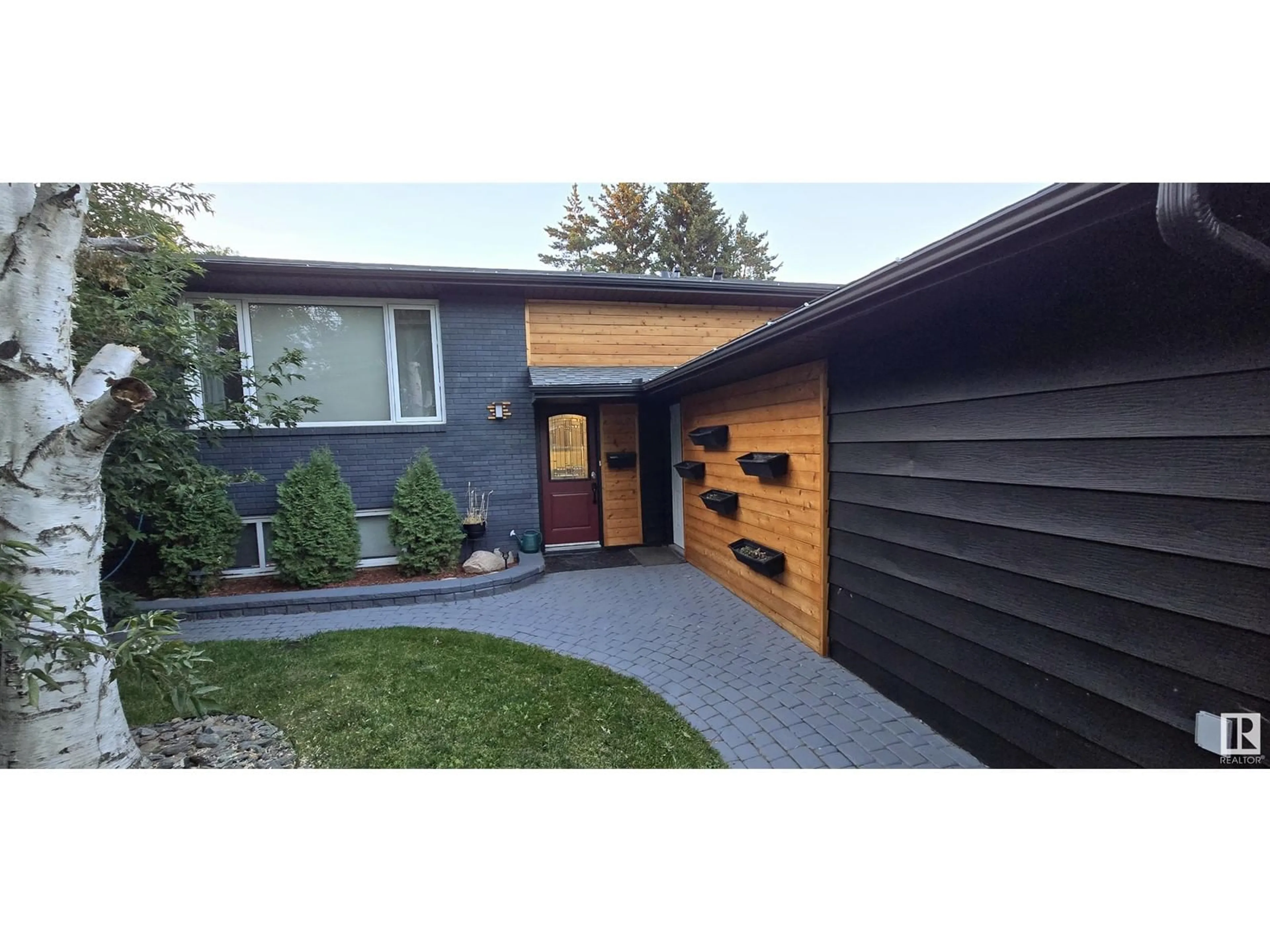 Home with vinyl exterior material, street for 37 ALPINE BV, St. Albert Alberta T8N2M6