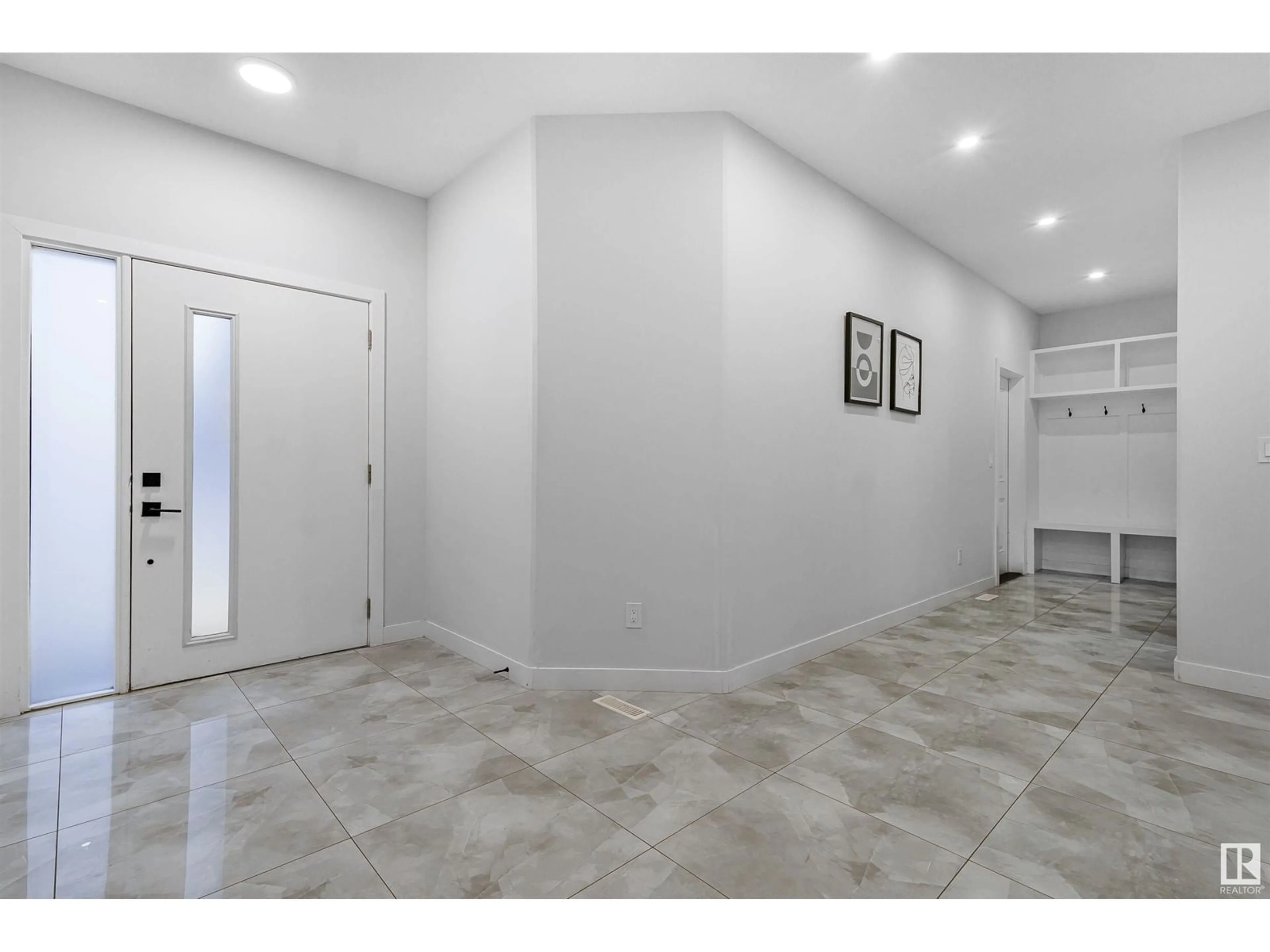 Indoor foyer for 2104 18 AV NW, Edmonton Alberta T6T2M8