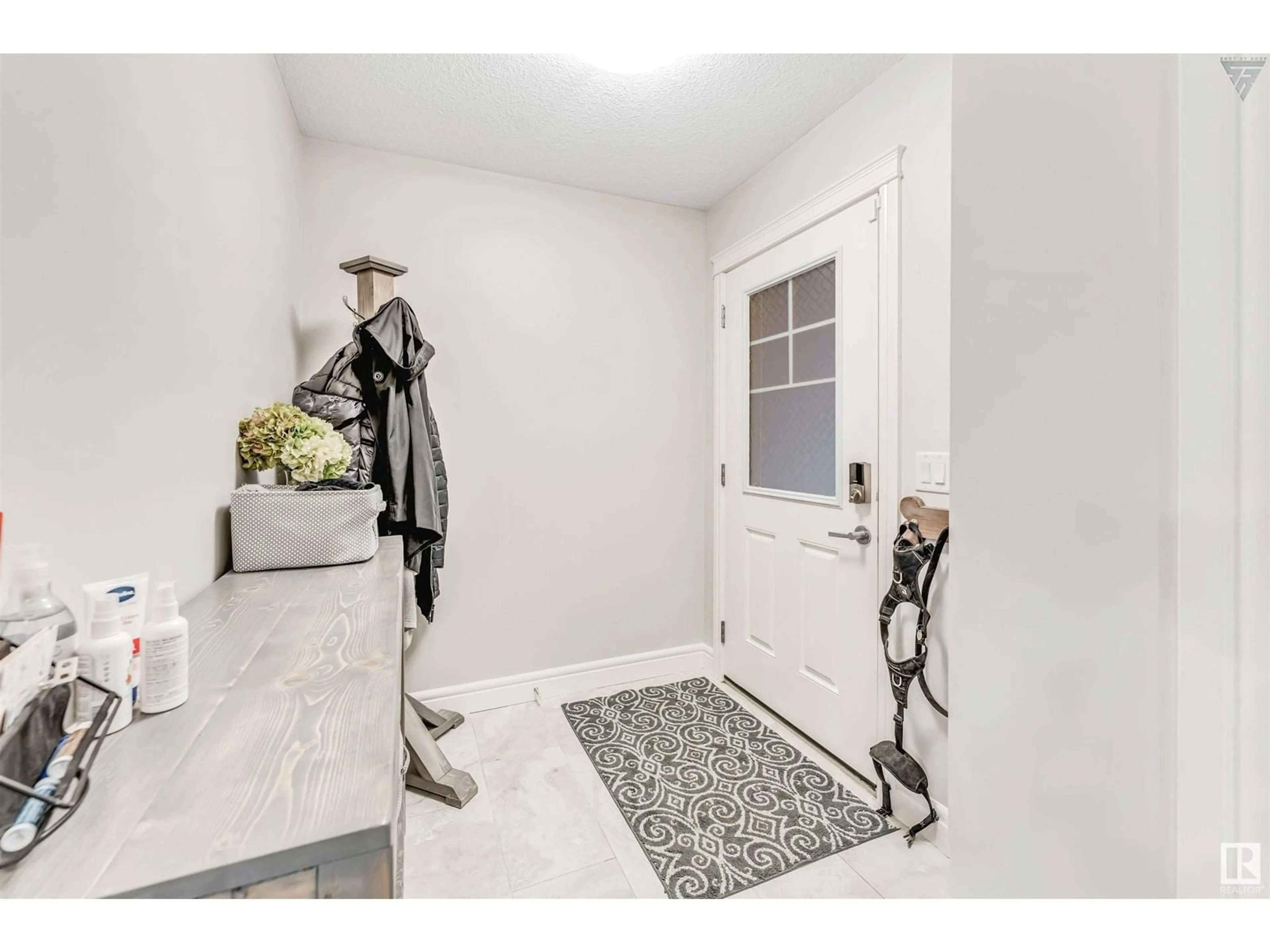 Indoor entryway for 16725 18 AV SW, Edmonton Alberta T6W3R7