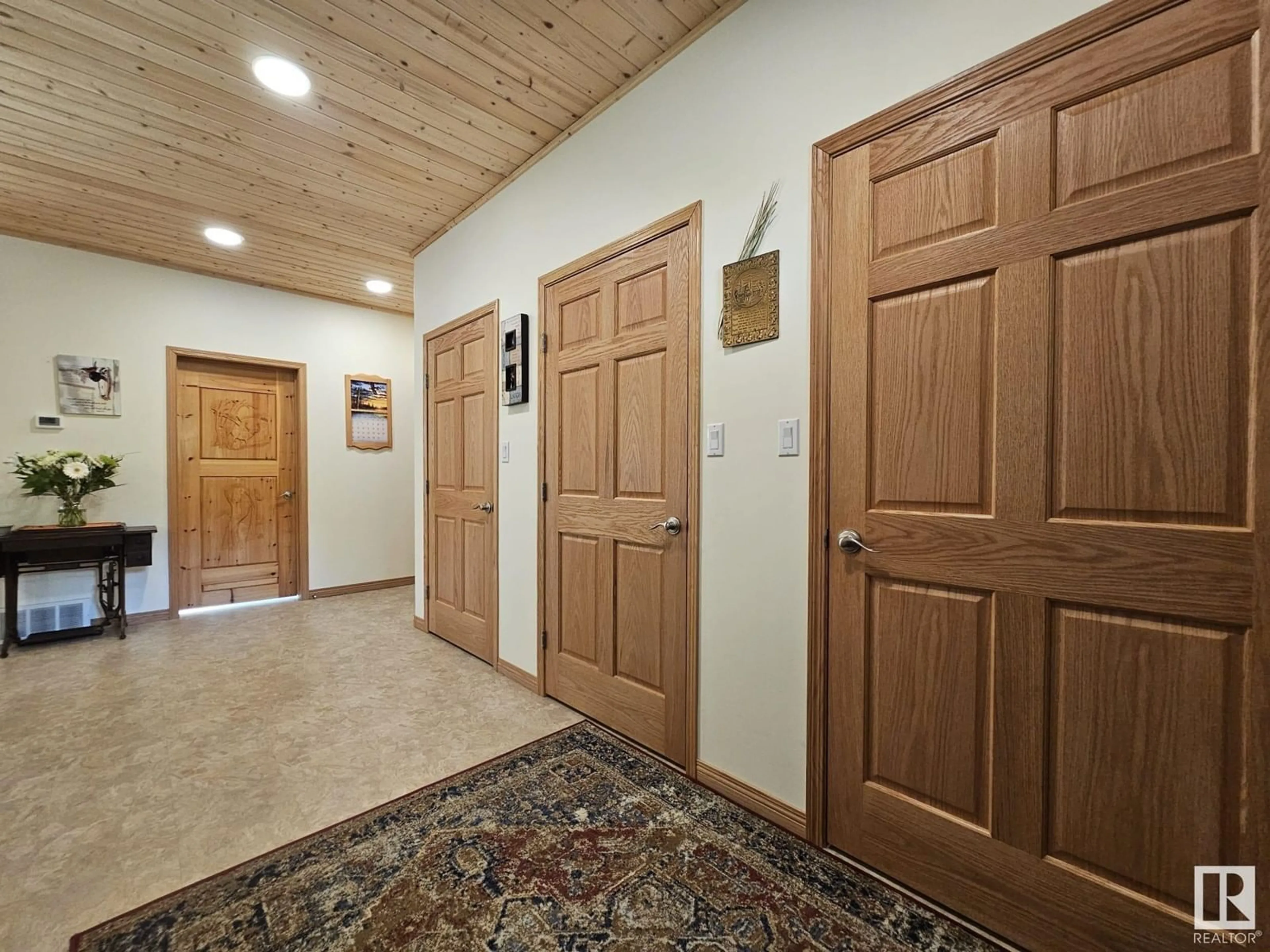 Indoor foyer for 9213 HWY 621, Rural Brazeau County Alberta T7A2A3