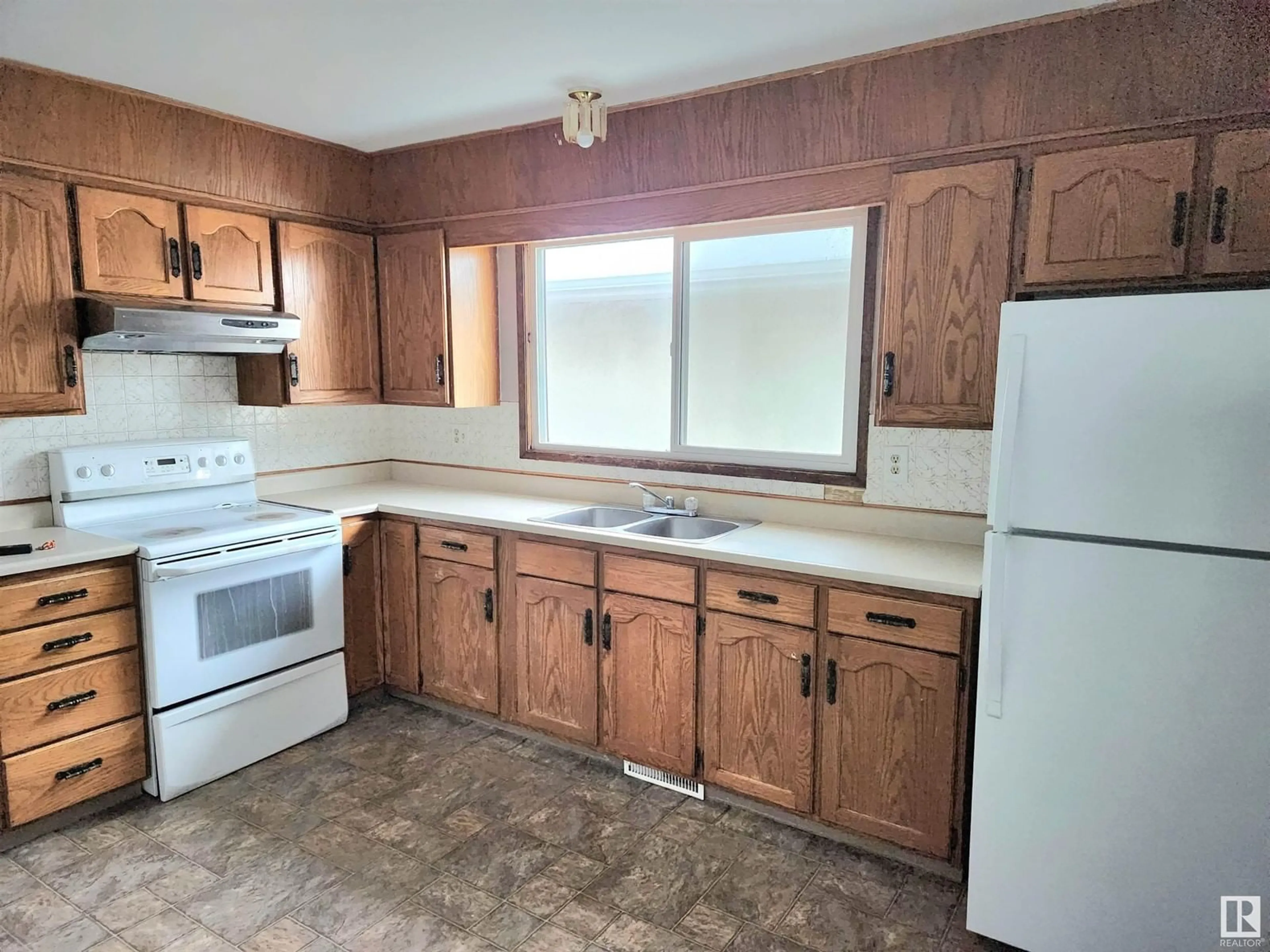 Standard kitchen, unknown for 12245 86 ST NW, Edmonton Alberta T5B3K8