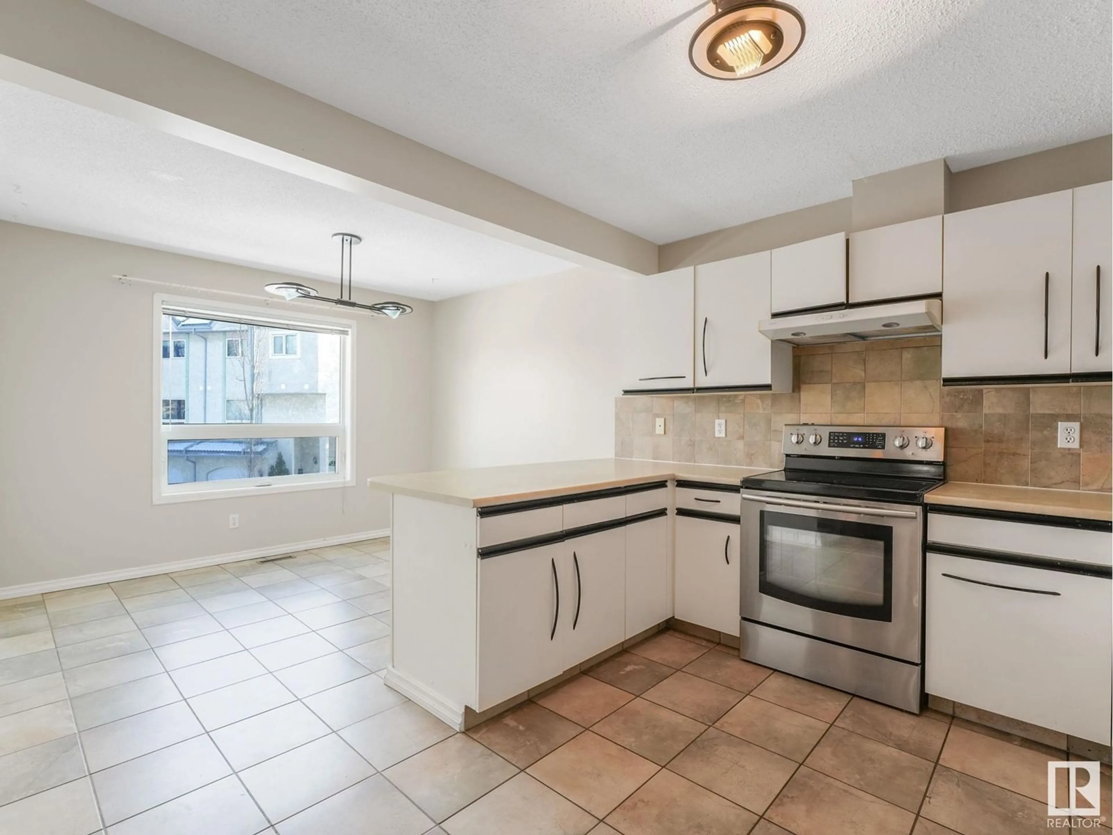 Standard kitchen, ceramic/tile floor for #30 9520 174 ST NW, Edmonton Alberta T5T5Z3