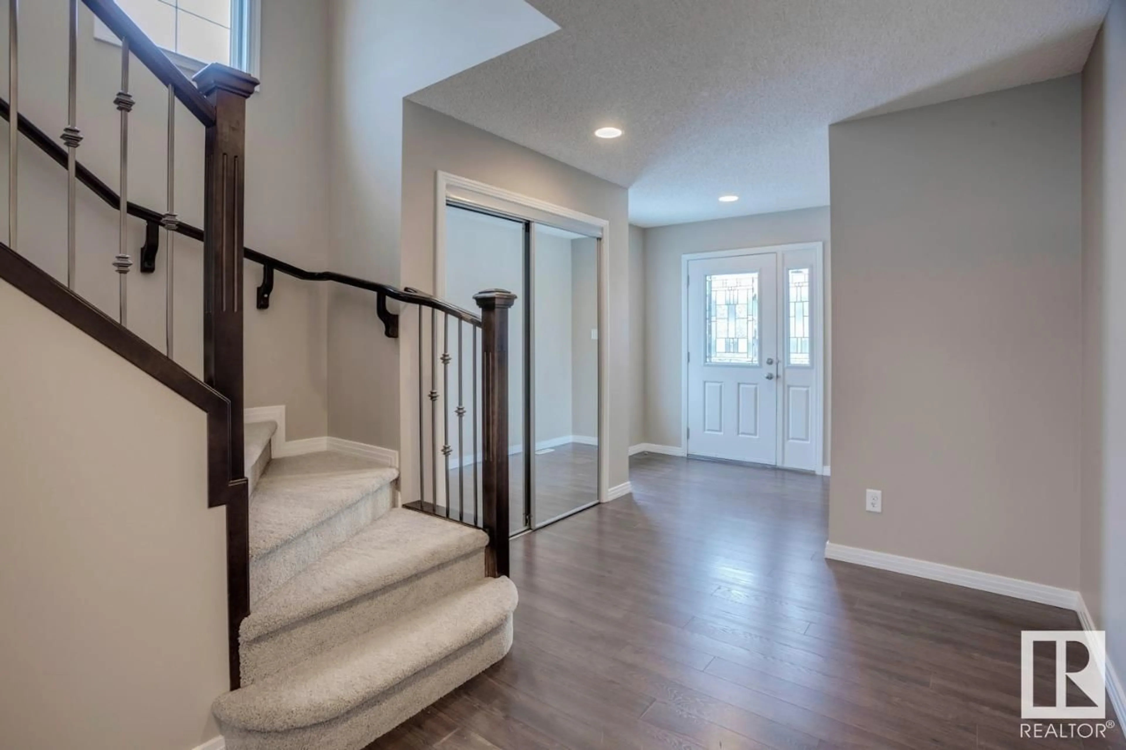 Indoor entryway for 3520 CLAXTON CR SW, Edmonton Alberta T6W0Z6