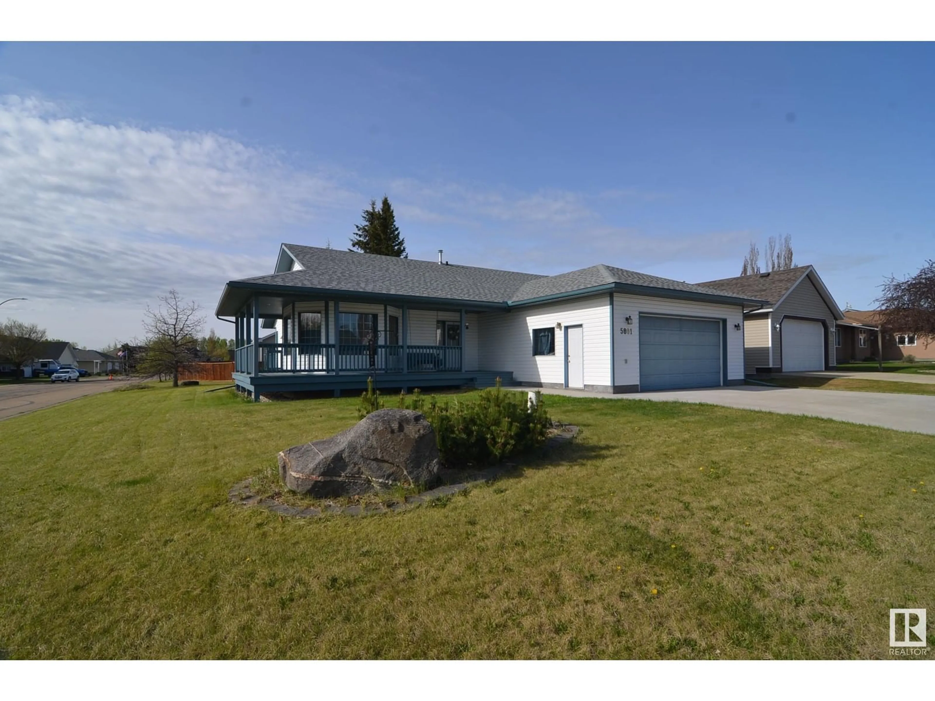 Home with vinyl exterior material, street for 5803 50 AVE, Barrhead Alberta T7N1N8