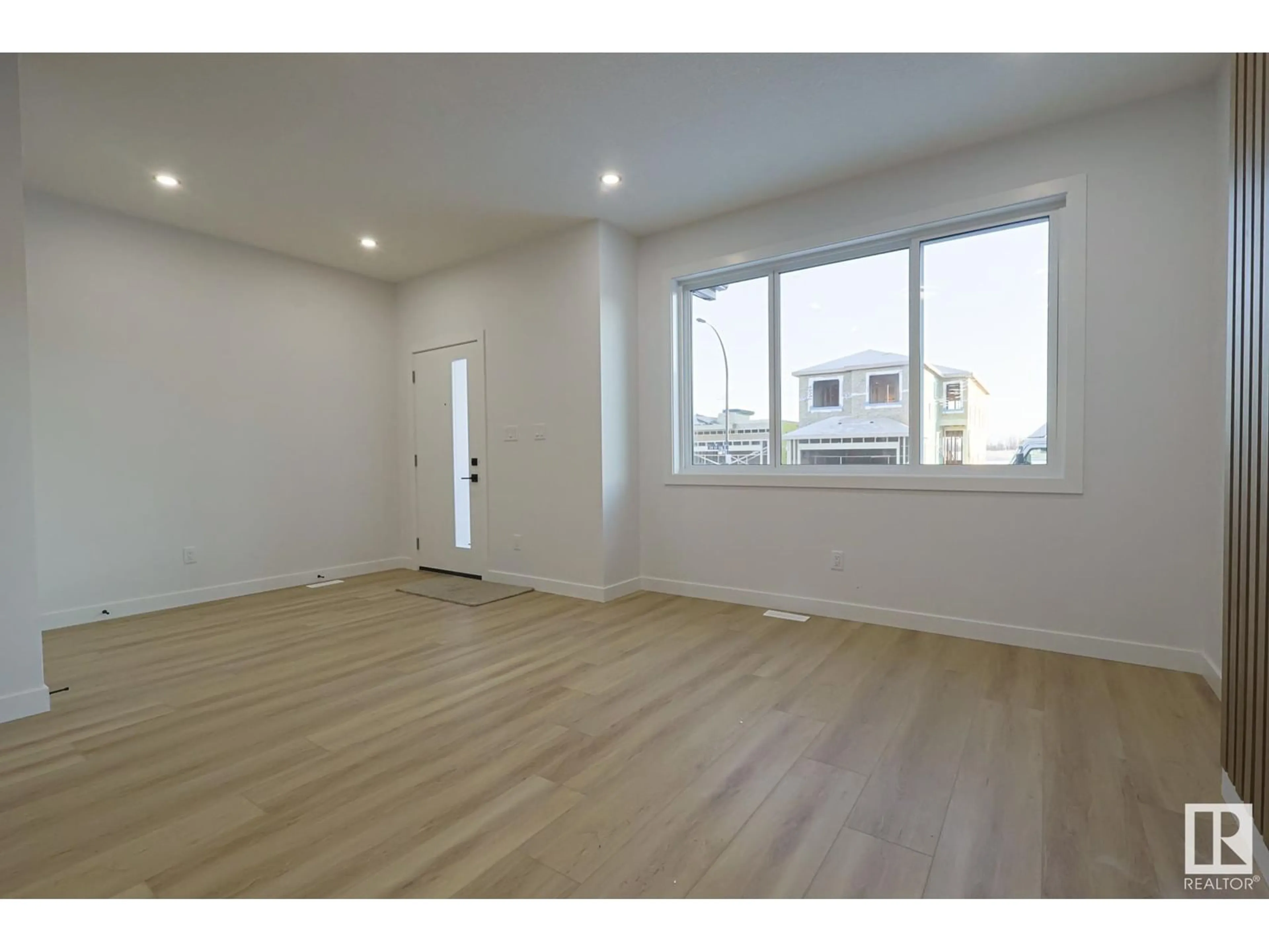 A pic of a room for 112 28 ST SW, Edmonton Alberta T6X3E3