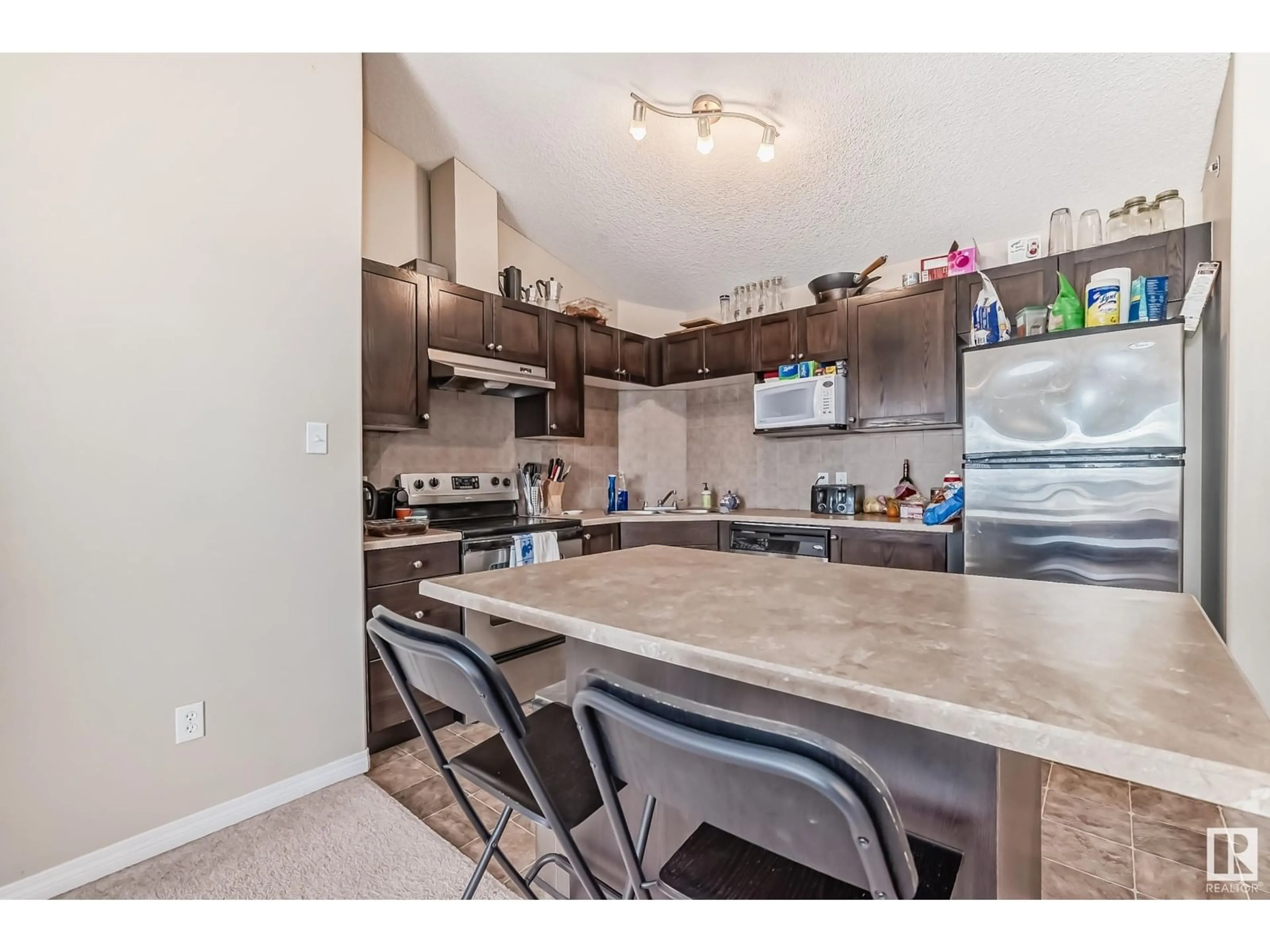 Open concept kitchen, ceramic/tile floor for #5418 7335 South Terwillegar DR NW, Edmonton Alberta T6R0M1