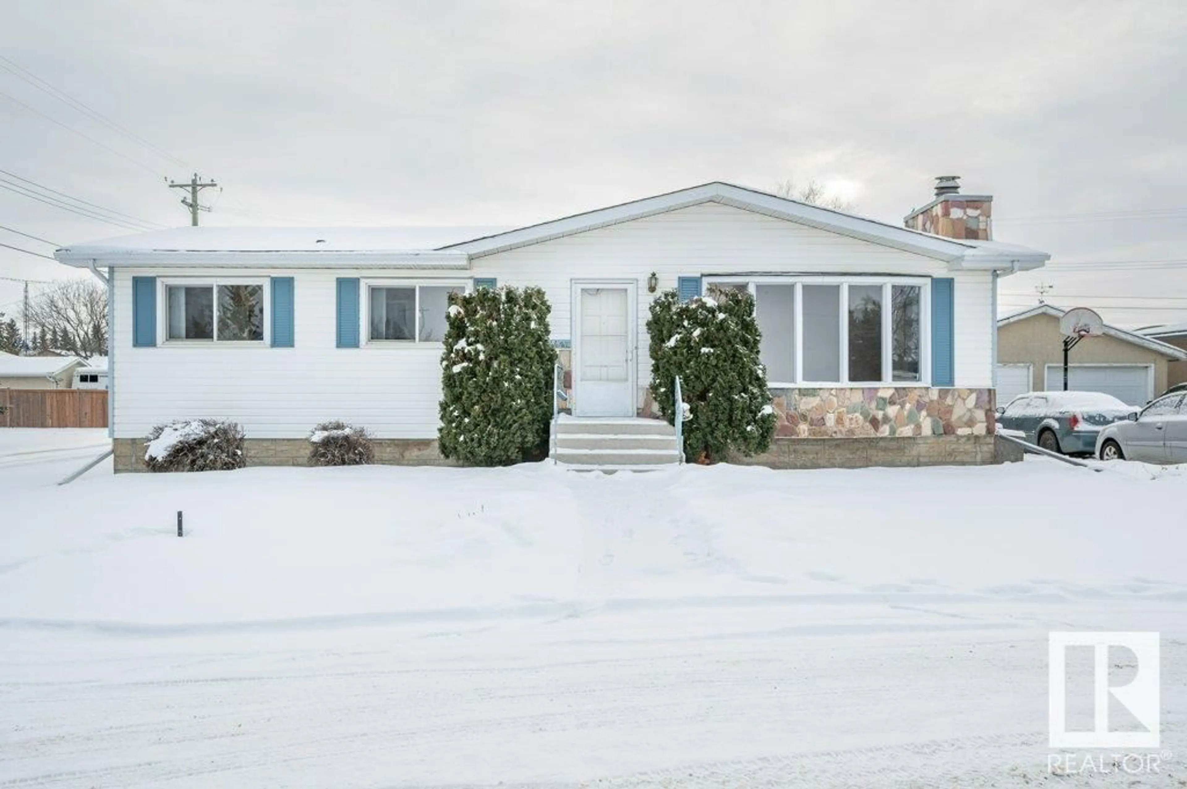 Home with vinyl exterior material, street for 5217 44 AV, Smoky Lake Town Alberta T0A3C0