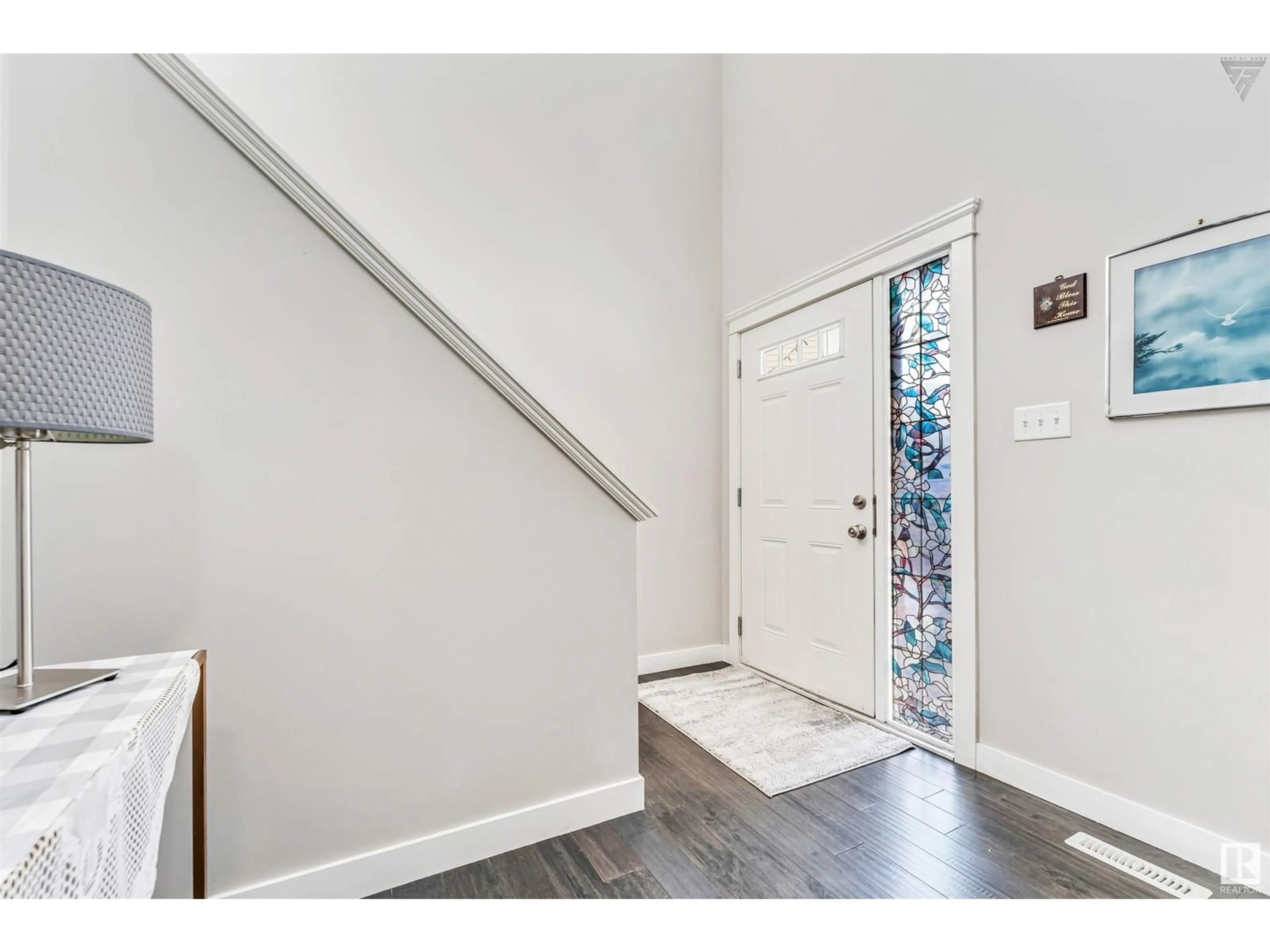 Indoor entryway for 2804 16 AV NW, Edmonton Alberta T6T0Z6