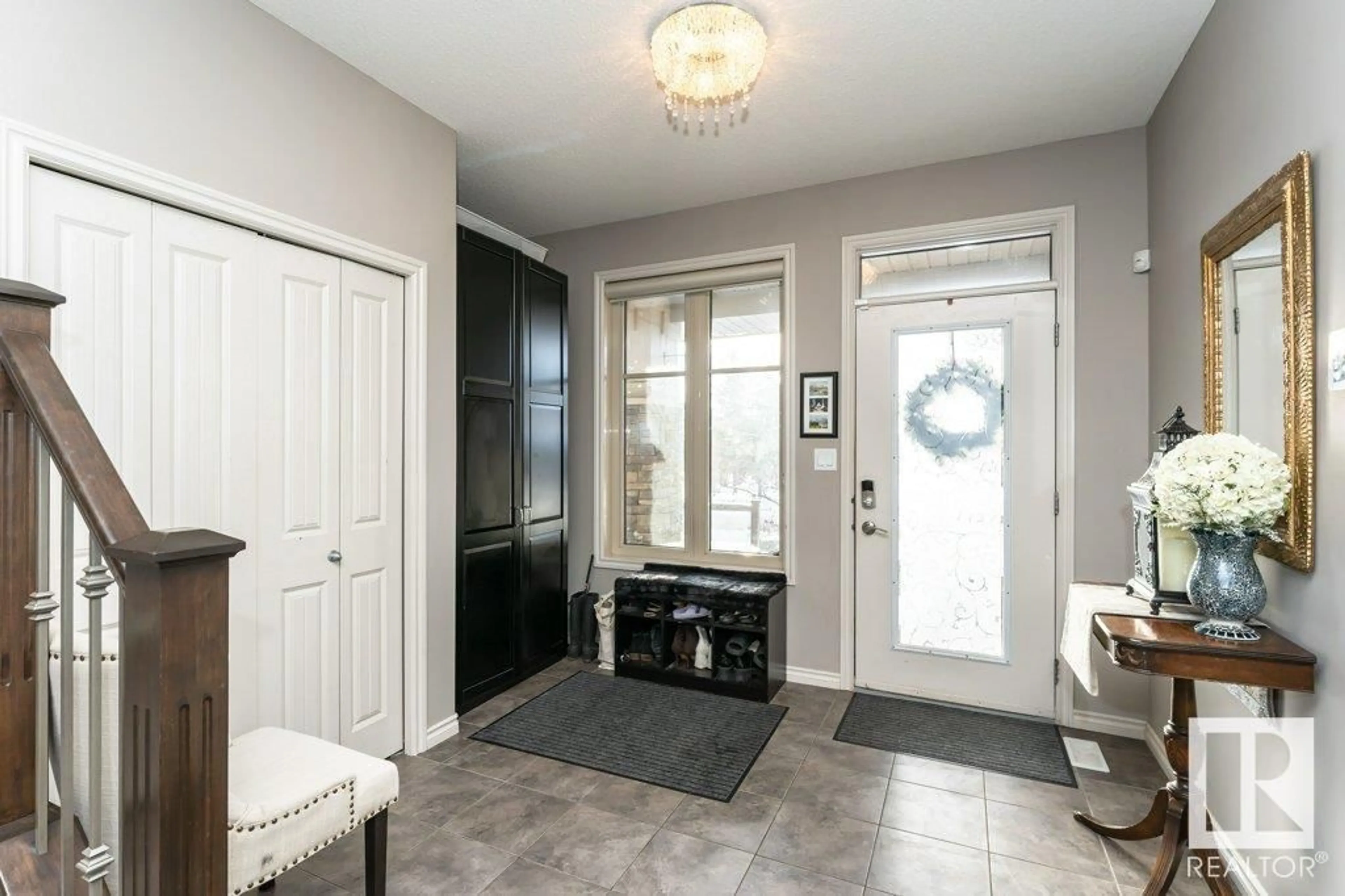 Indoor entryway for 1062 ARMITAGE CR SW, Edmonton Alberta T6W0K3