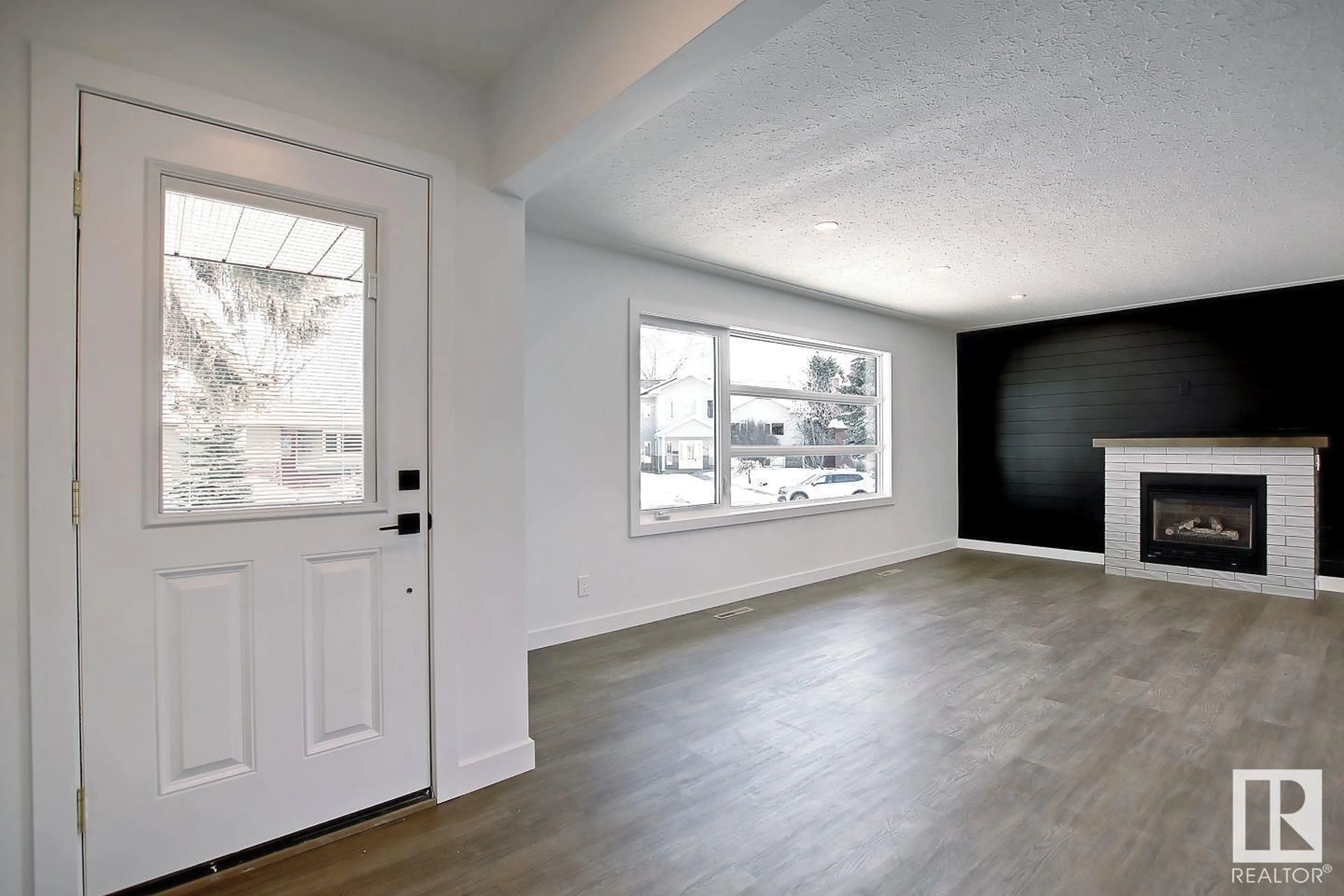 Indoor entryway for 9104 69 ST NW, Edmonton Alberta T6B1V9