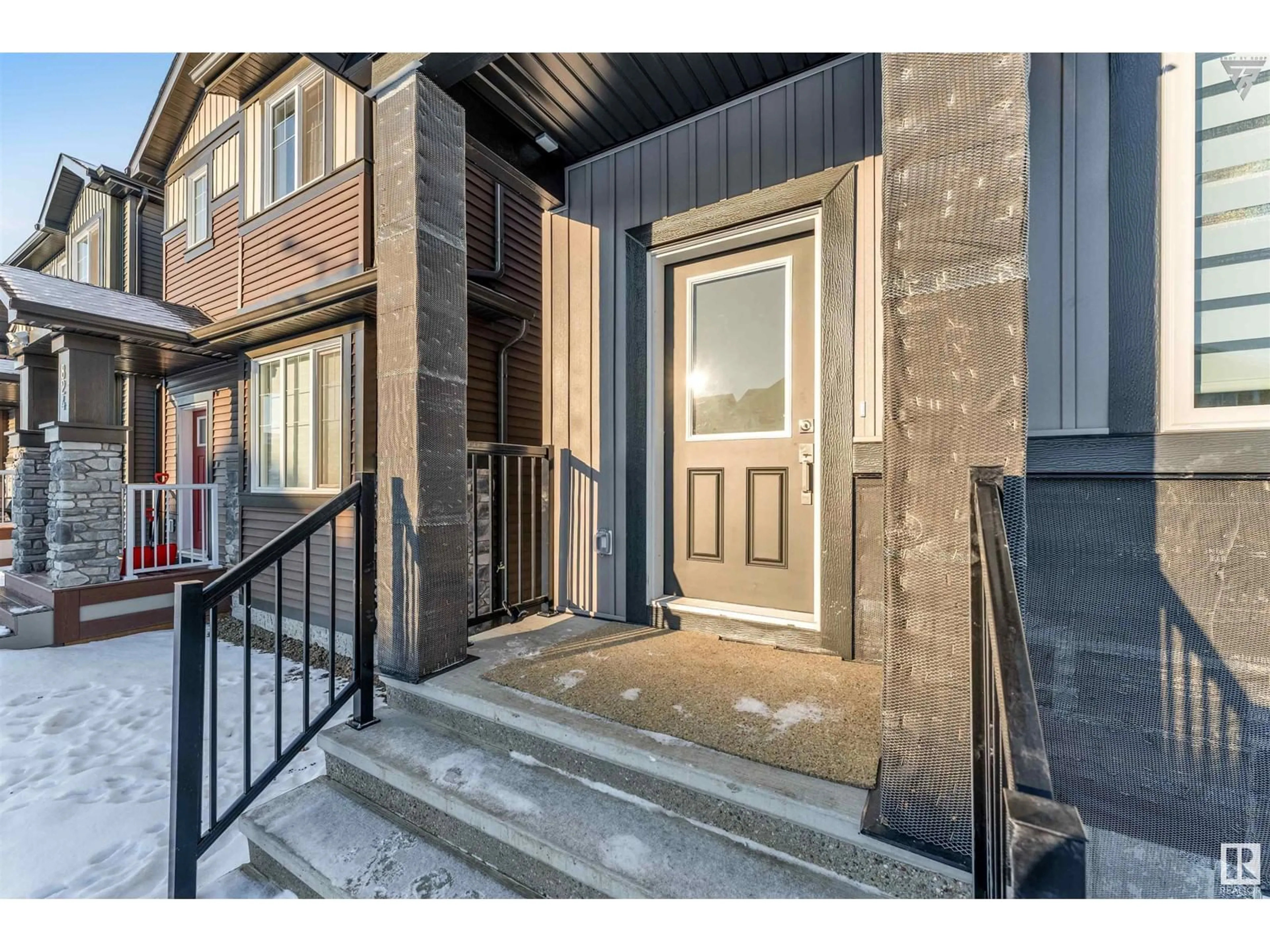 Indoor entryway for 822 Northern Harrier LN NW, Edmonton Alberta T5S2B9