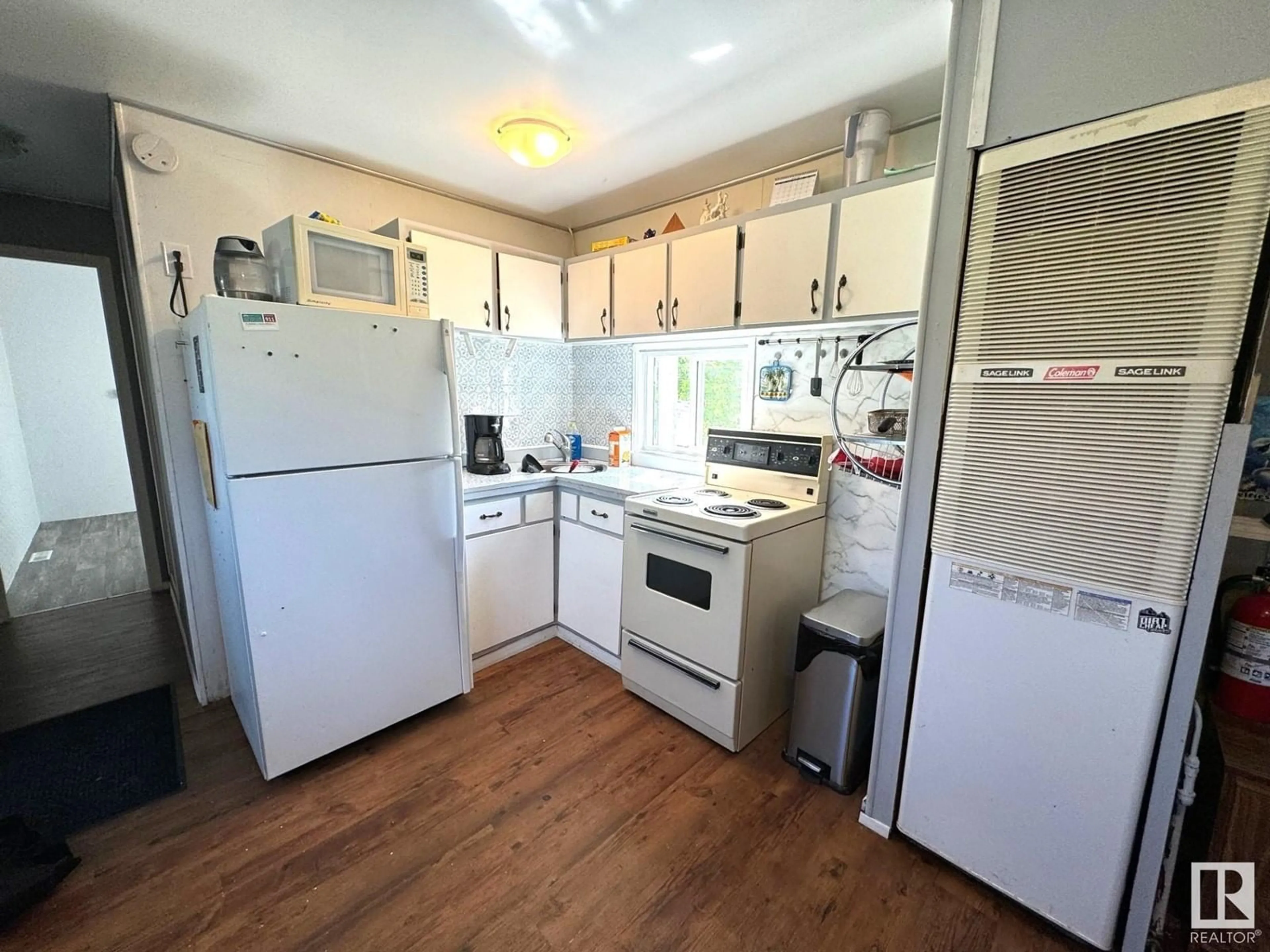 Standard kitchen, unknown for 5011 54 AV, Wildwood Alberta T0E2M0