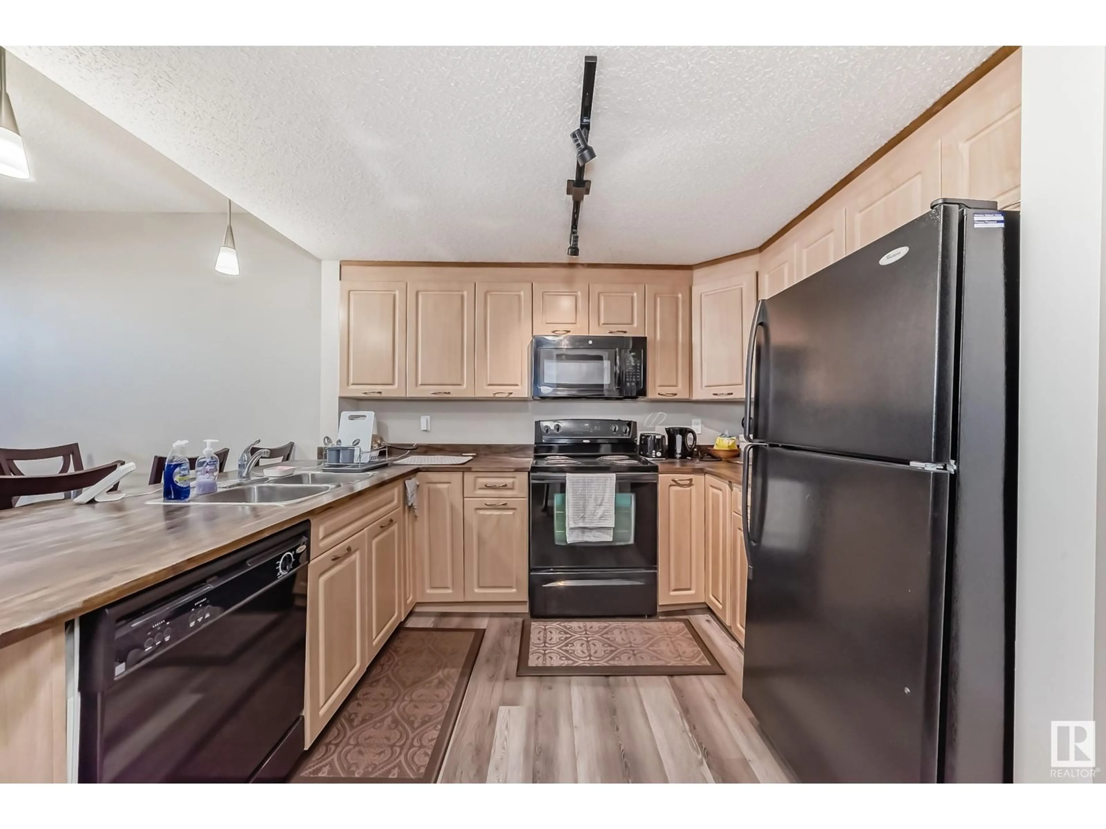 Standard kitchen, unknown for #409 6315 135 AV NW, Edmonton Alberta T5A5J7