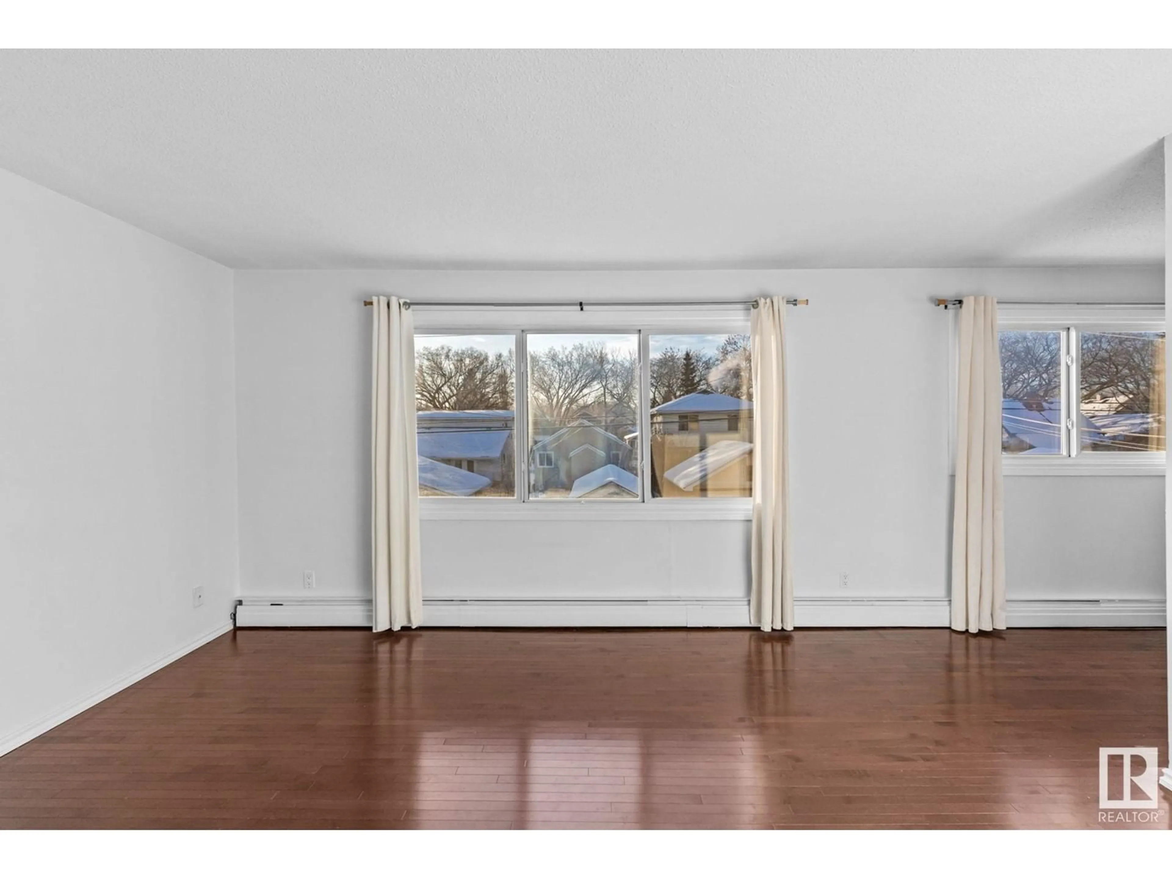 A pic of a room for #304 9725 82 AV NW, Edmonton Alberta T6E1Y6