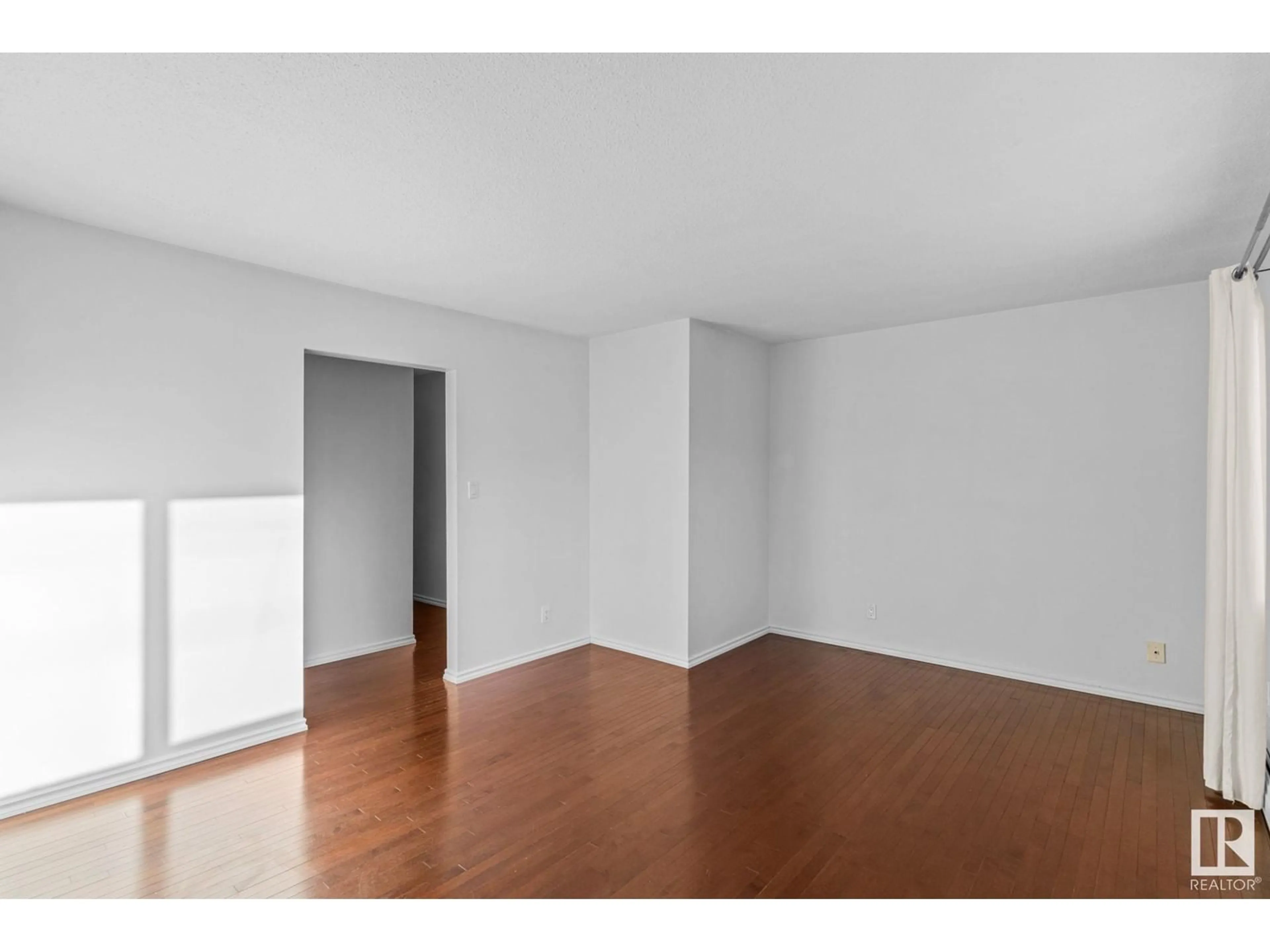 A pic of a room for #304 9725 82 AV NW, Edmonton Alberta T6E1Y6