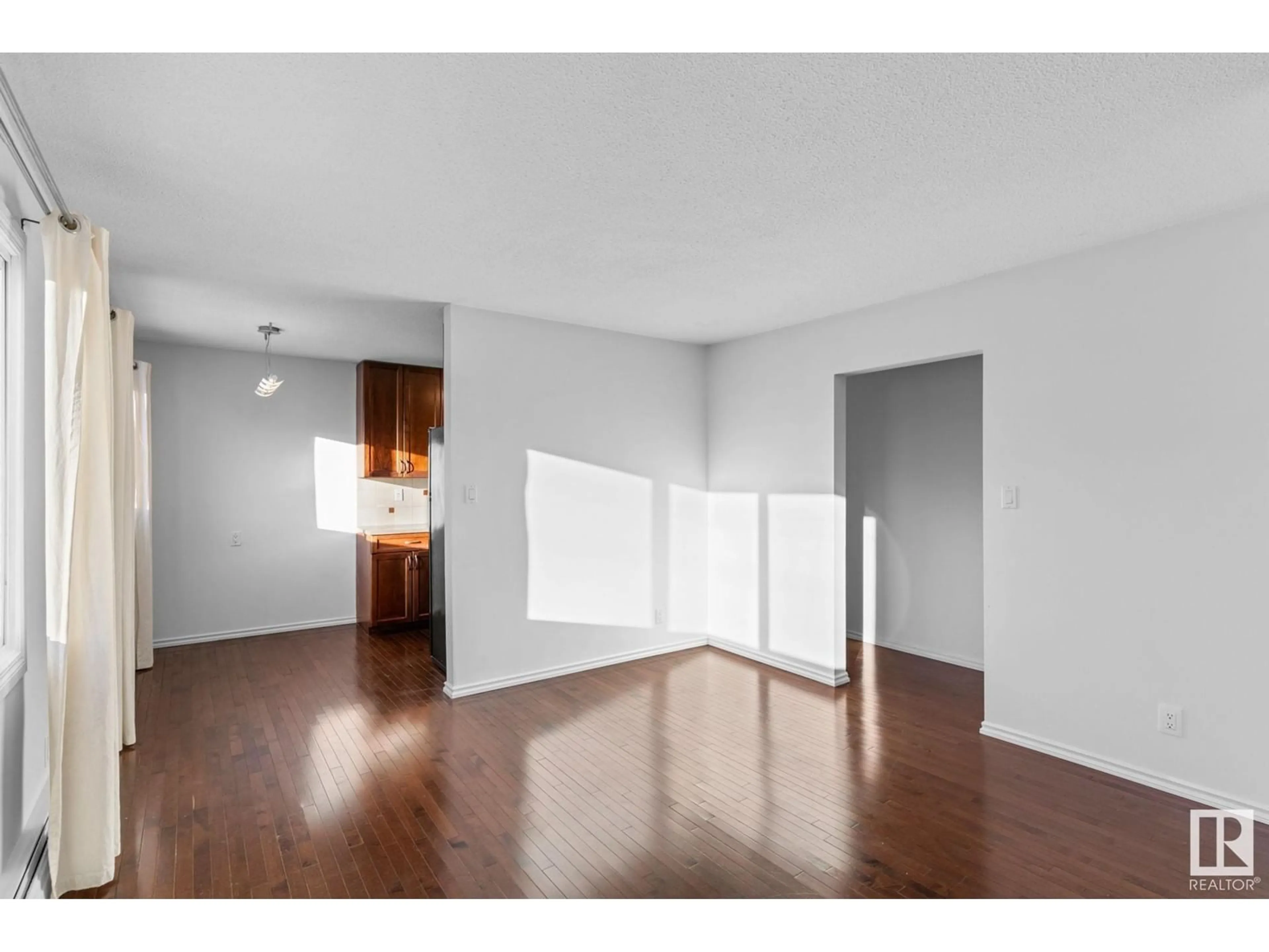 A pic of a room for #304 9725 82 AV NW, Edmonton Alberta T6E1Y6