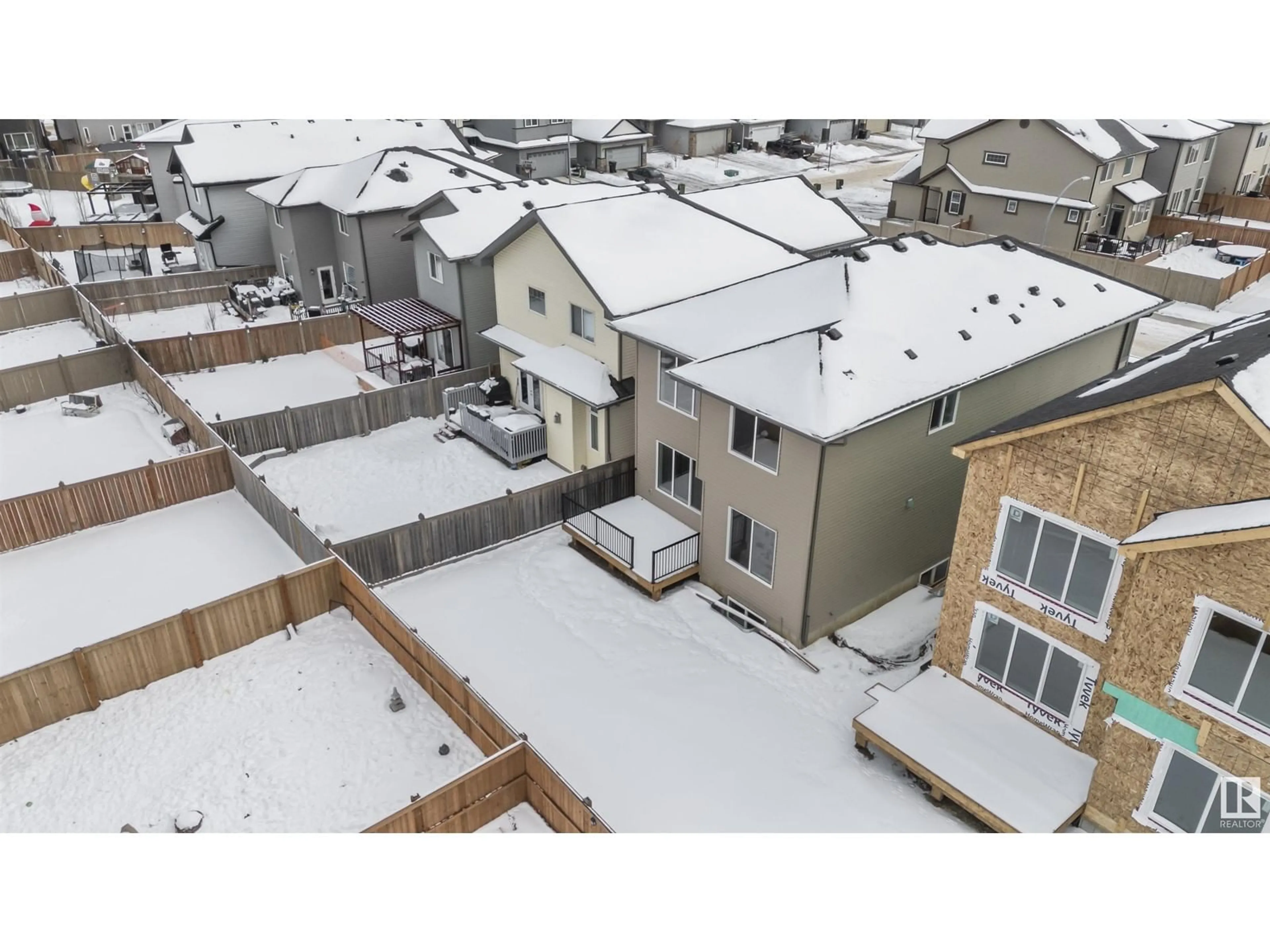 A pic from outside/outdoor area/front of a property/back of a property/a pic from drone, unknown for 22526 98A AV NW, Edmonton Alberta T5T7R7