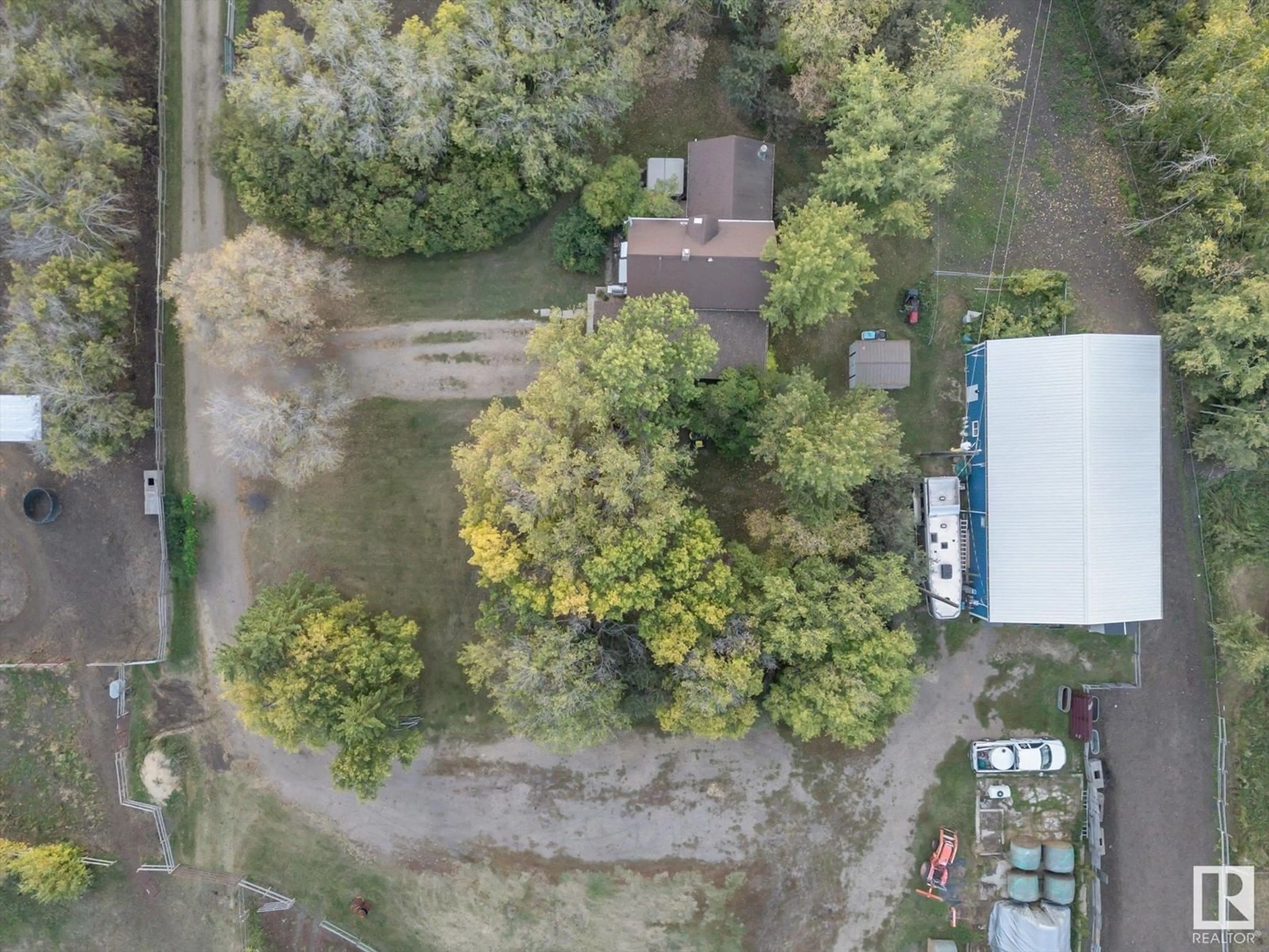 A pic from outside/outdoor area/front of a property/back of a property/a pic from drone, unknown for 25021 17 ST NE, Edmonton Alberta T5Y6J5