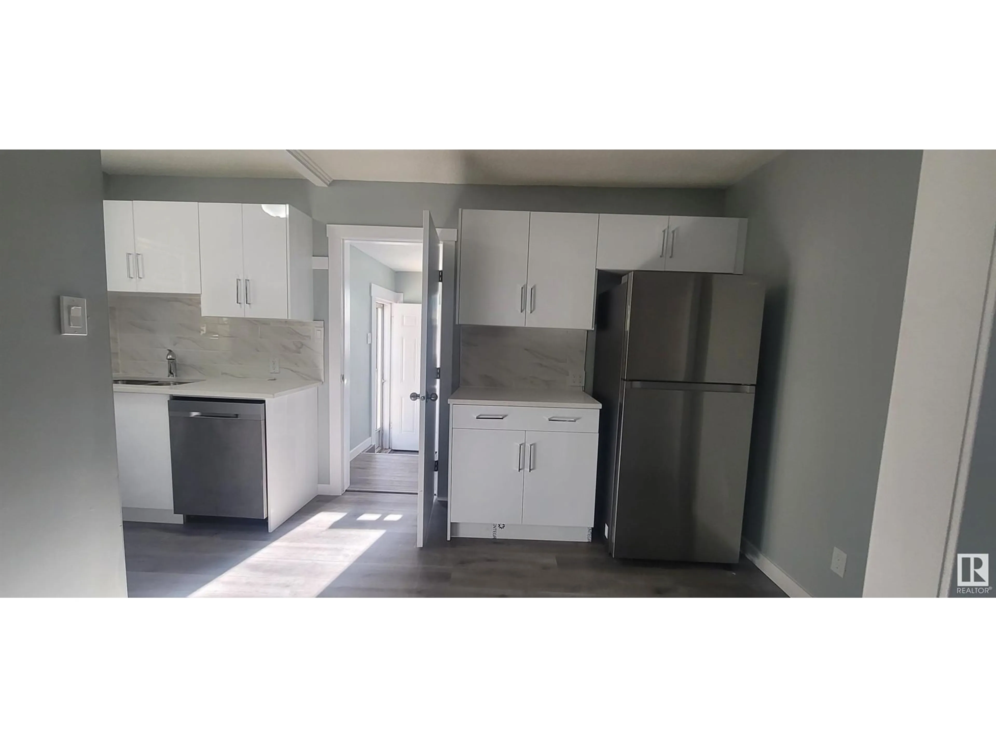 Standard kitchen, unknown for 11406 82 ST NW, Edmonton Alberta T5B2V4