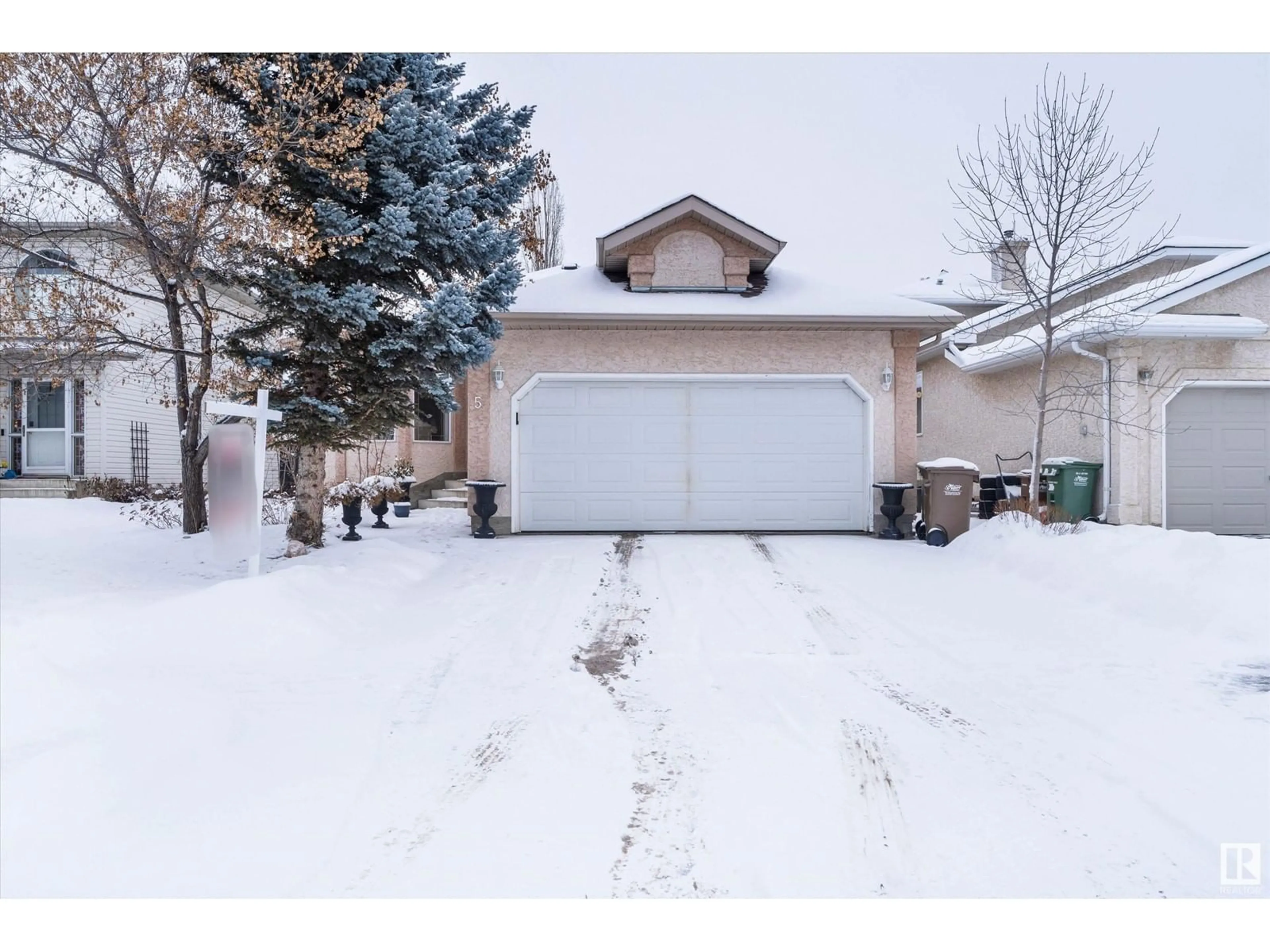 A pic from outside/outdoor area/front of a property/back of a property/a pic from drone, street for 5 OAKVIEW CR, St. Albert Alberta T8N6H8