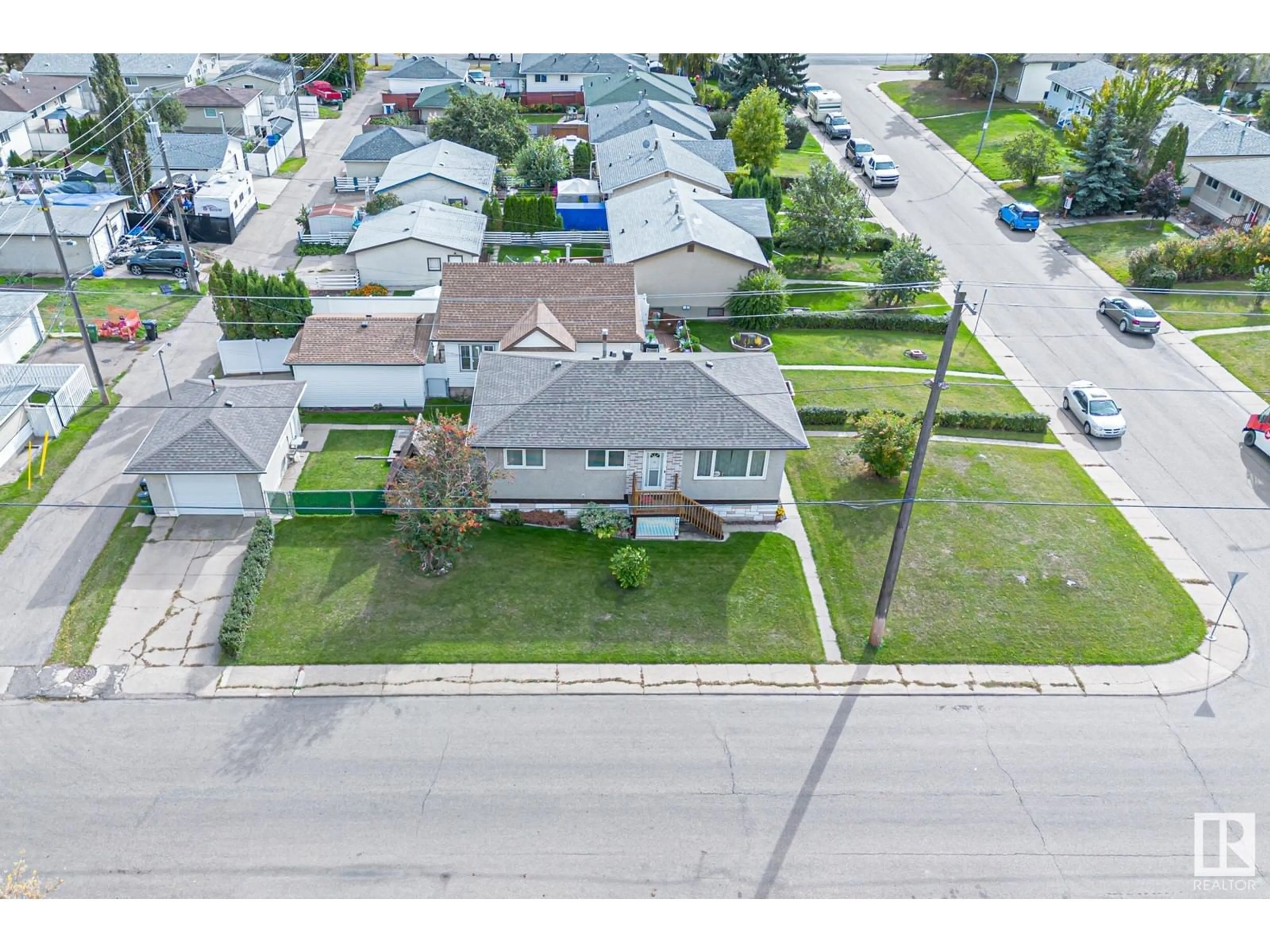 A pic from outside/outdoor area/front of a property/back of a property/a pic from drone, street for 7607 128 AV NW, Edmonton Alberta T5C1T3