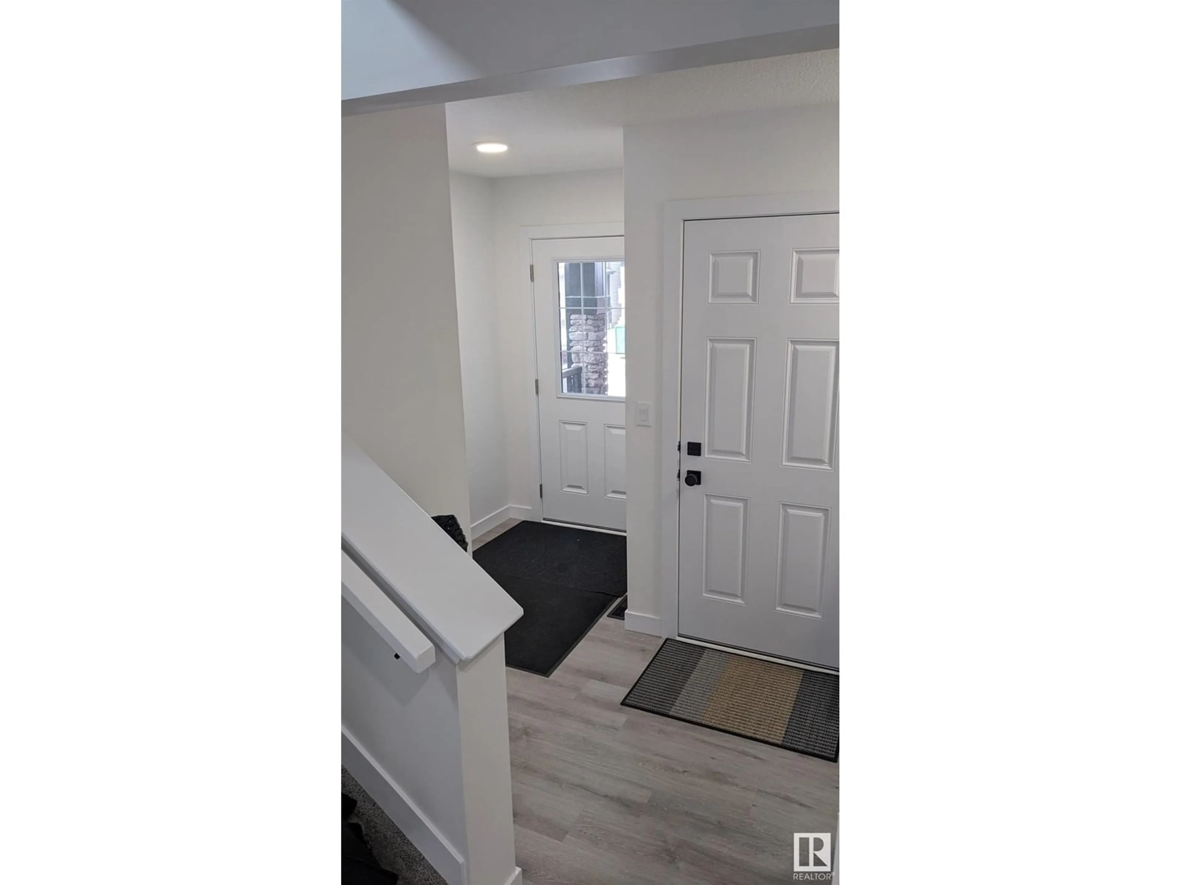 Indoor entryway for 841 NORTHERN HARRIER LN NW, Edmonton Alberta T5S0P8