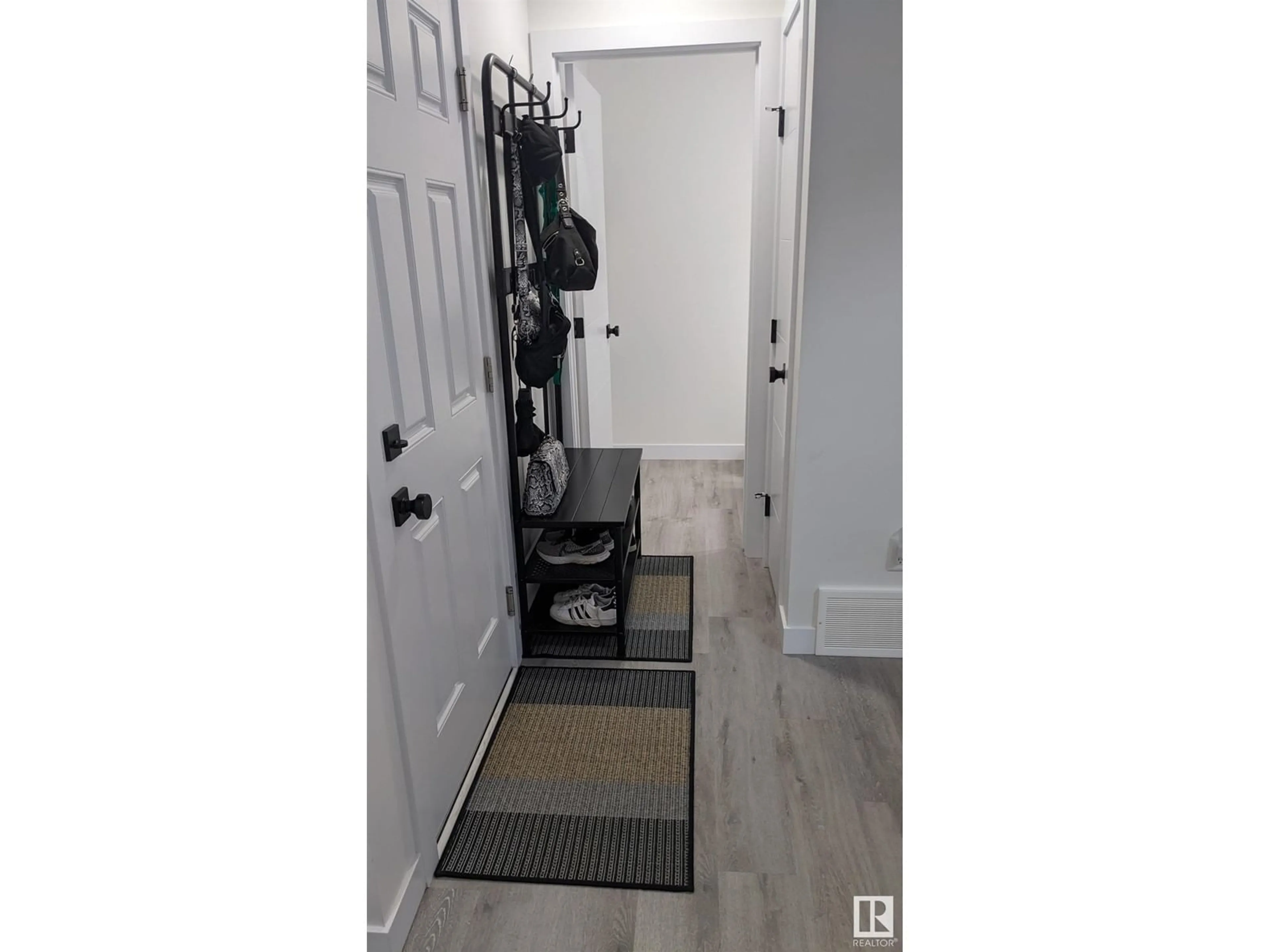 Indoor entryway for 841 NORTHERN HARRIER LN NW, Edmonton Alberta T5S0P8