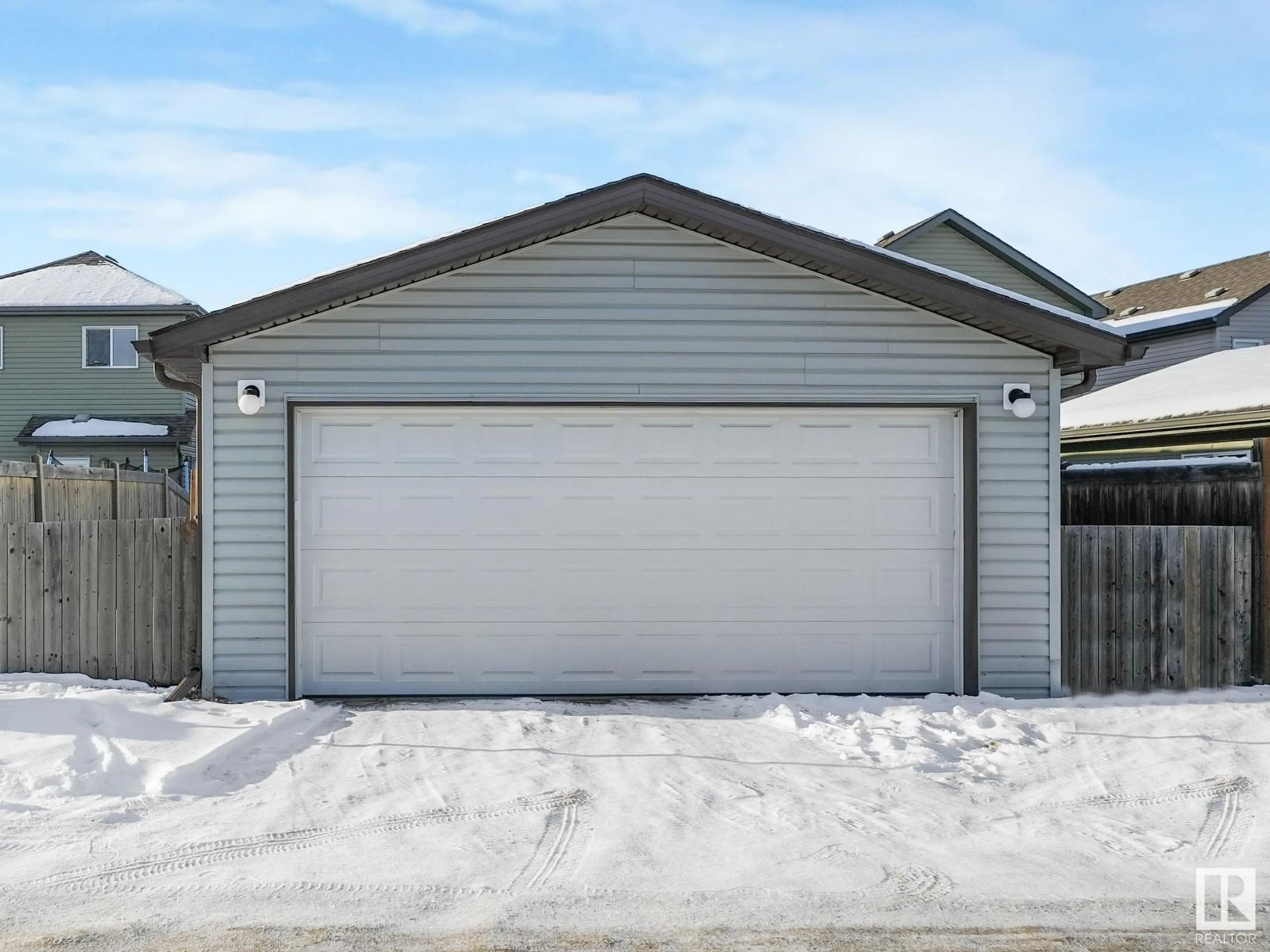 Indoor garage for 4240 SUMMERLAND DR, Sherwood Park Alberta T8H0K3