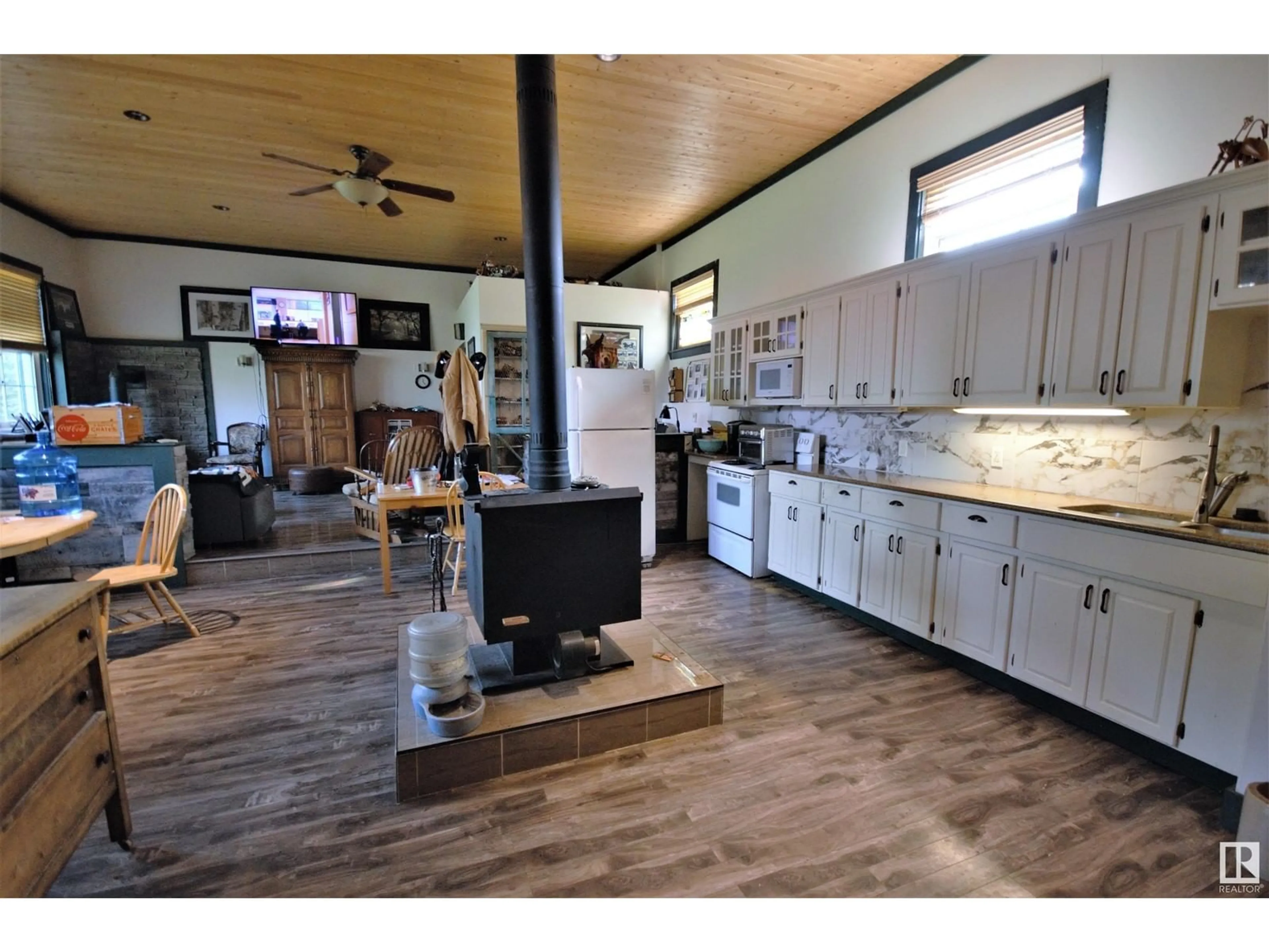 Open concept kitchen, unknown for 63513 RGE RD 471, Rural Bonnyville M.D. Alberta T9N2J6