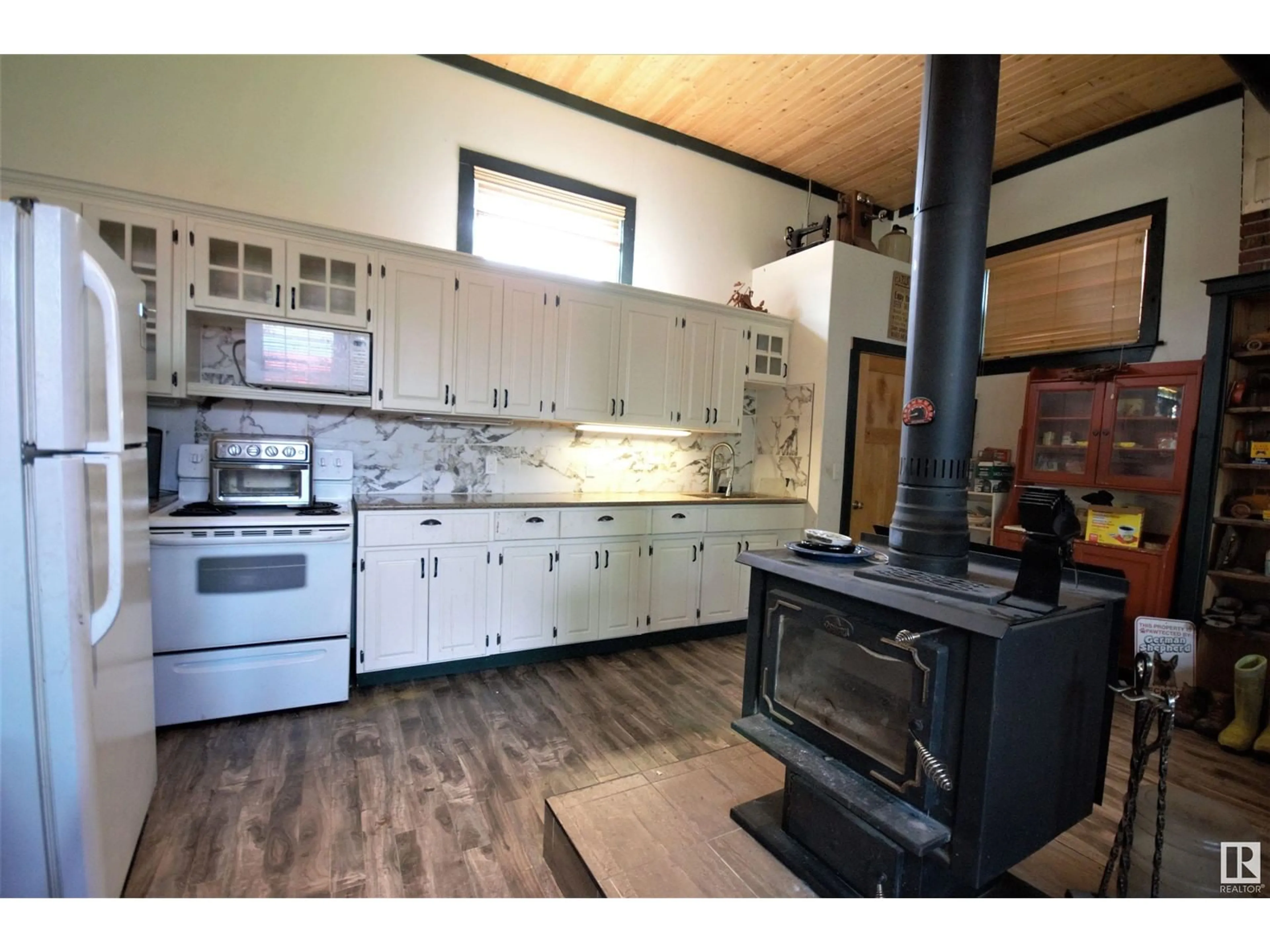 Open concept kitchen, unknown for 63513 RGE RD 471, Rural Bonnyville M.D. Alberta T9N2J6
