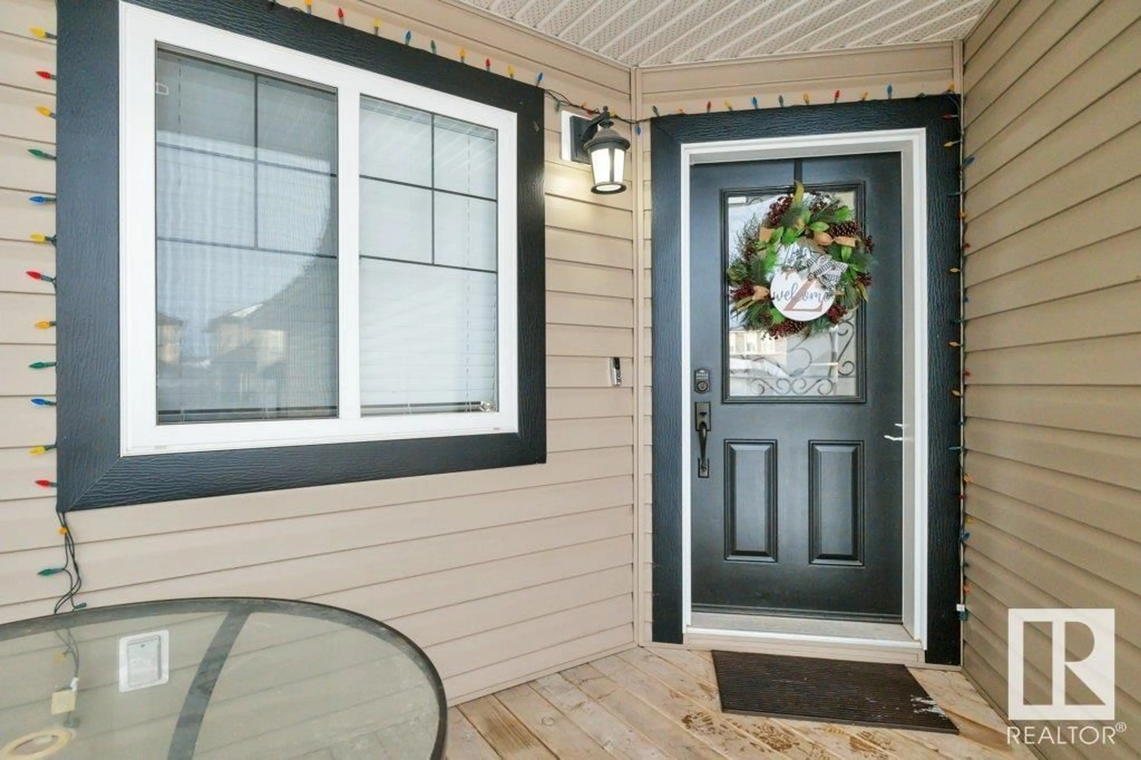 Indoor entryway for 90 Wellington PL, Fort Saskatchewan Alberta T8L0G3