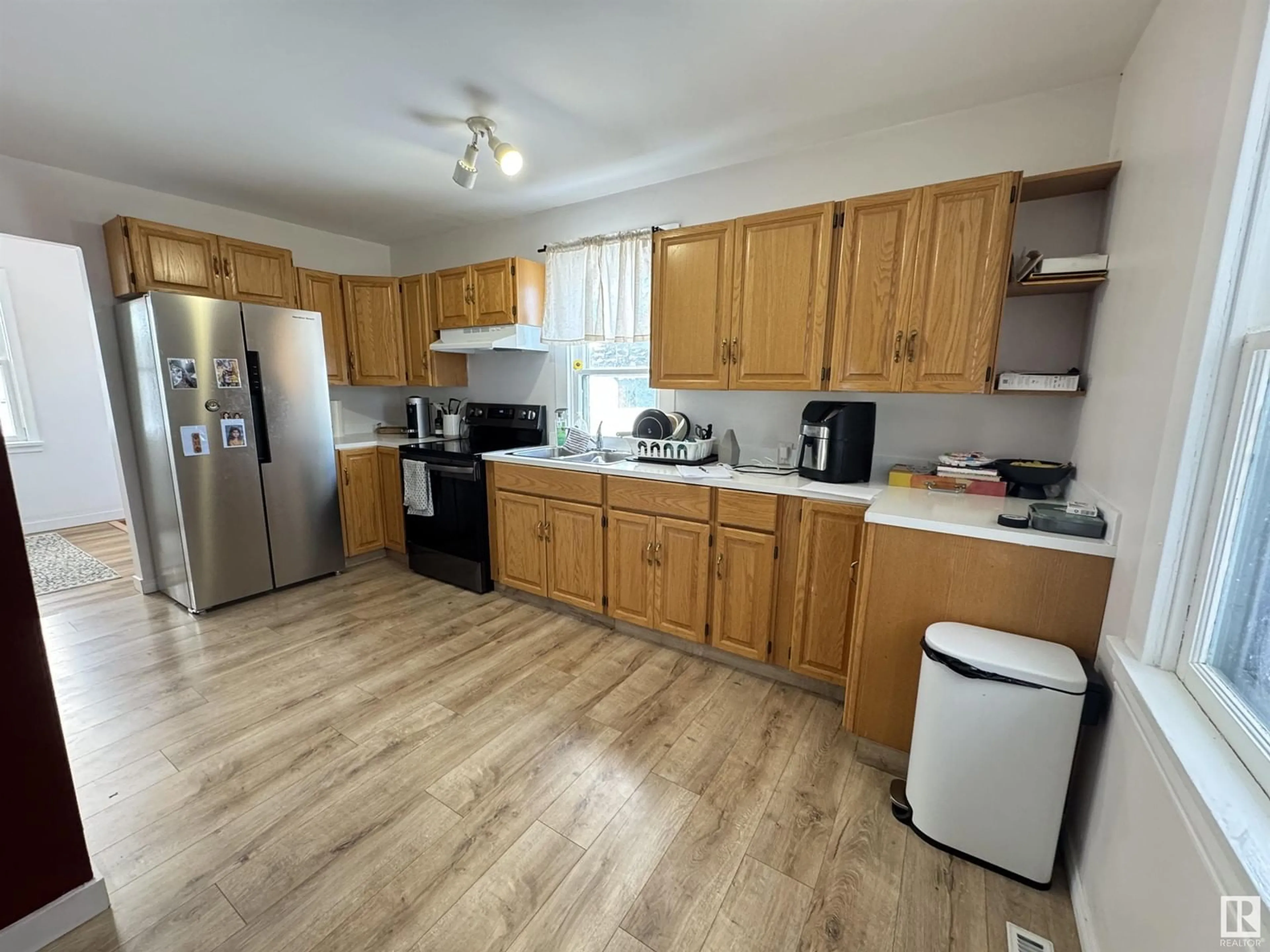 Standard kitchen, unknown for 4911 51 AV, Pickardville Alberta T0G1W0