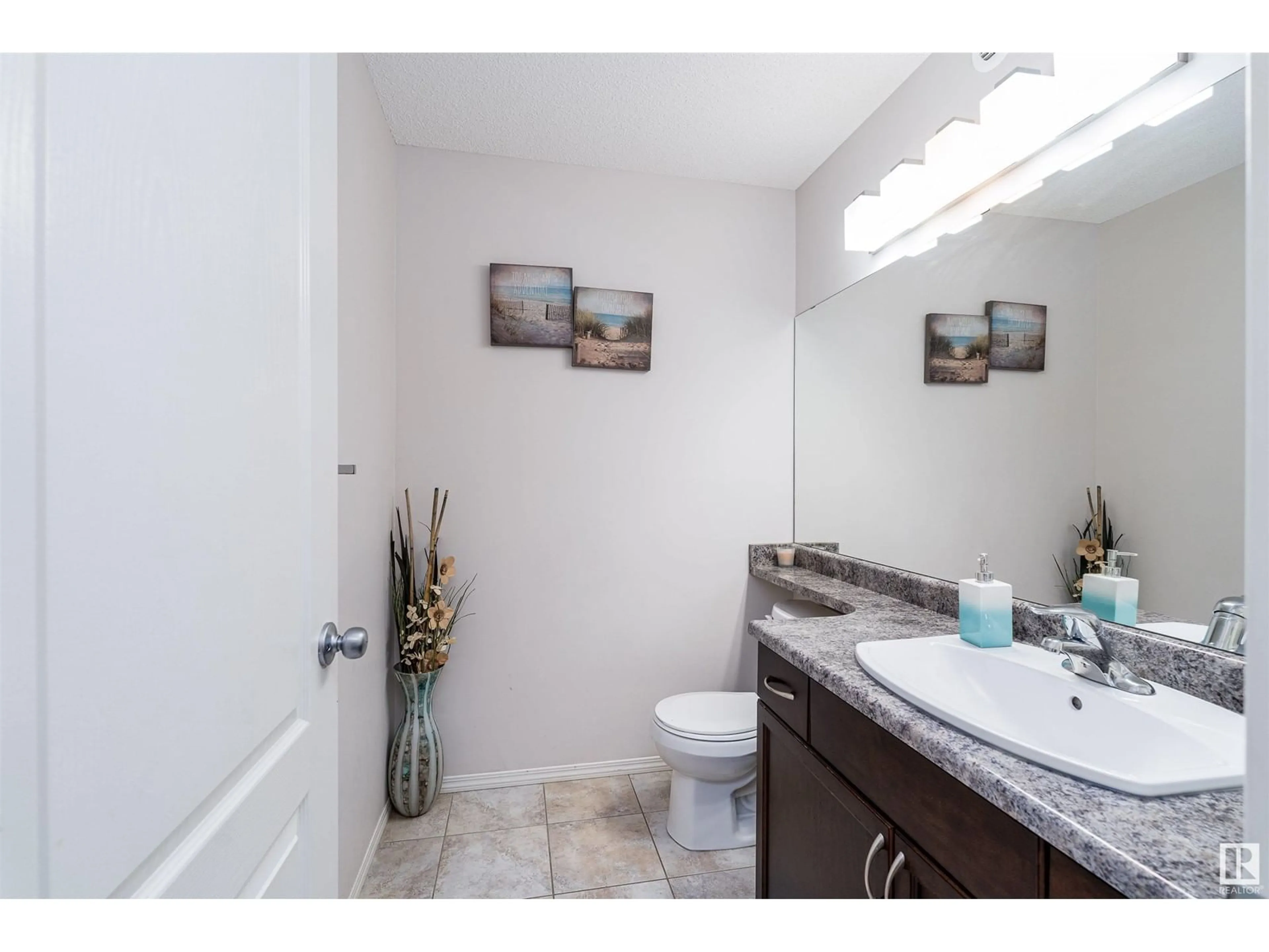 Standard bathroom, ceramic/tile floor for 5869 ANTHONY CR SW, Edmonton Alberta T6W3H4