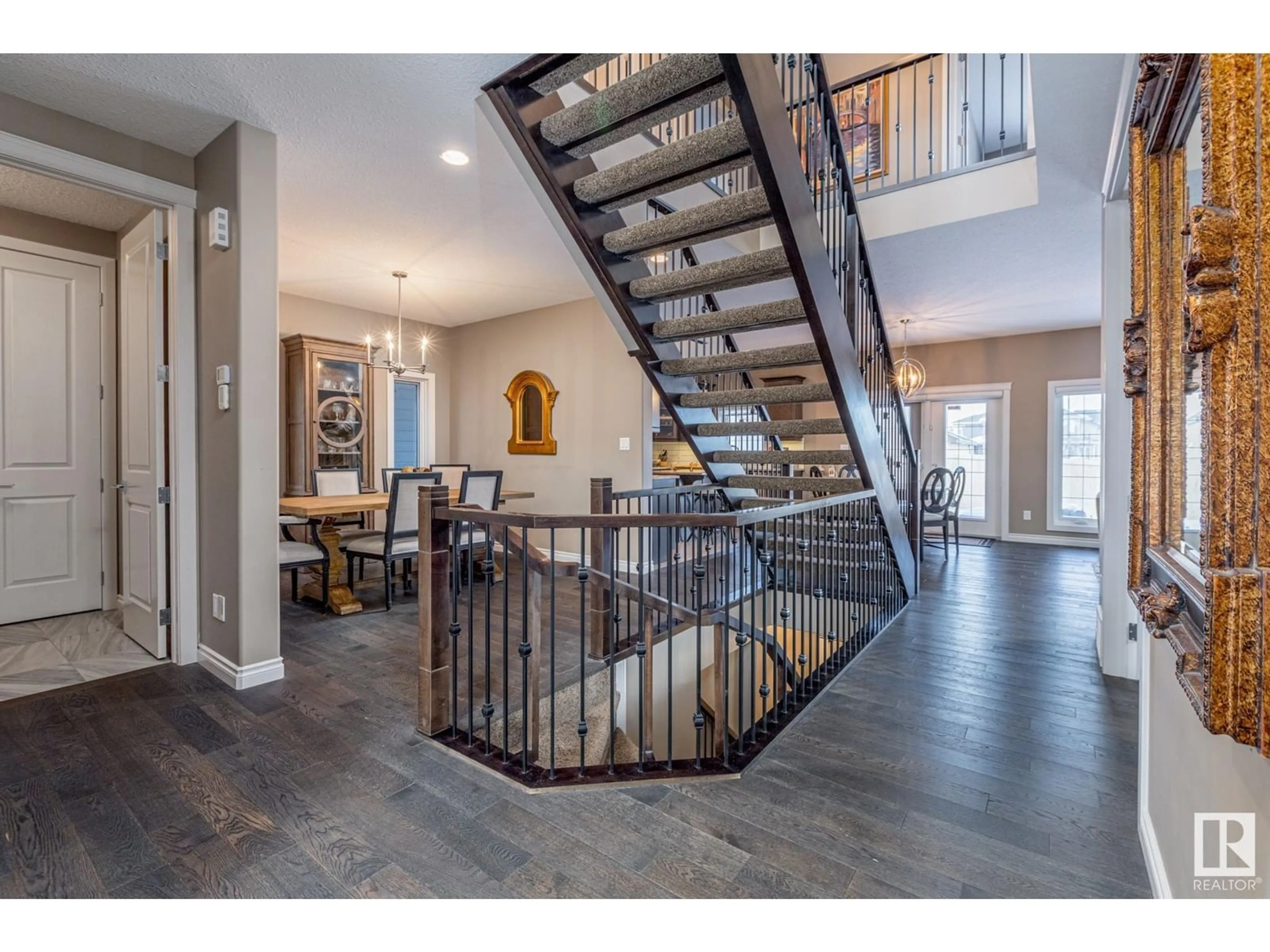 Indoor entryway for 3704 KIDD CR SW, Edmonton Alberta T6W2R2