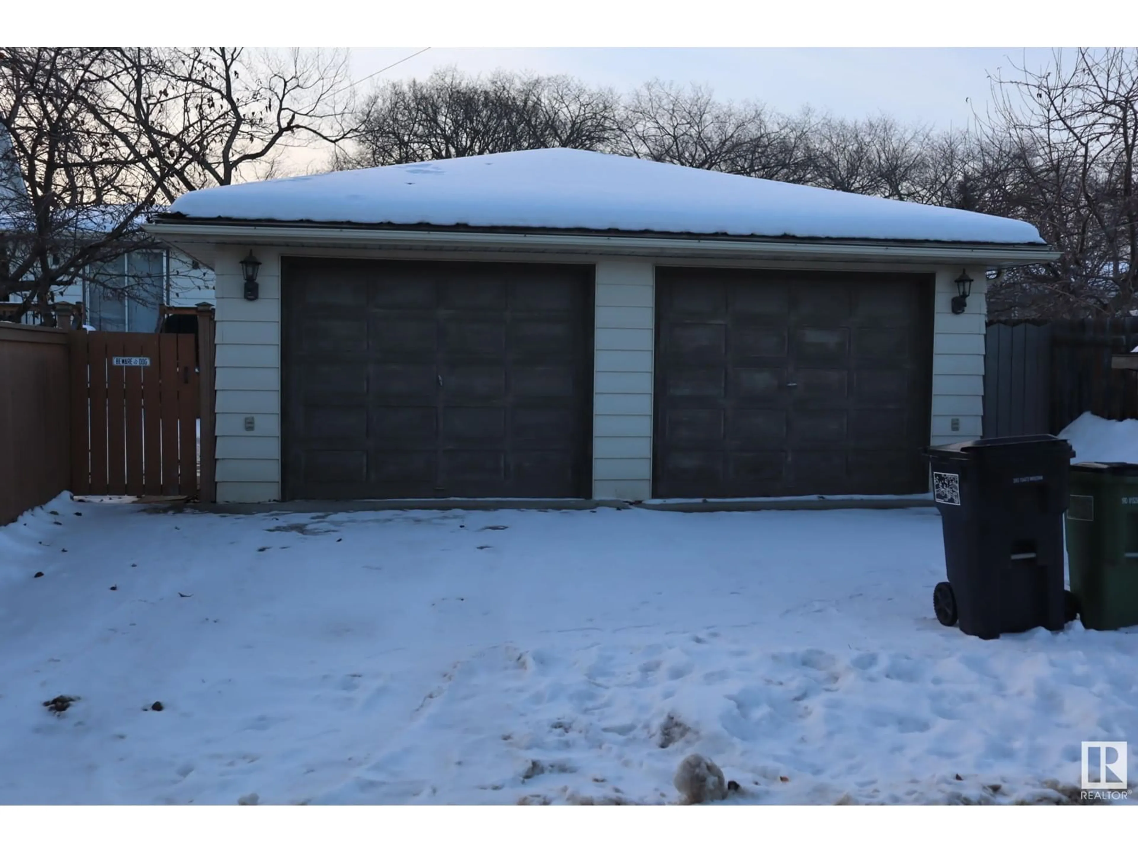 Indoor garage for 10611 129 ST NW, Edmonton Alberta T5N1X2