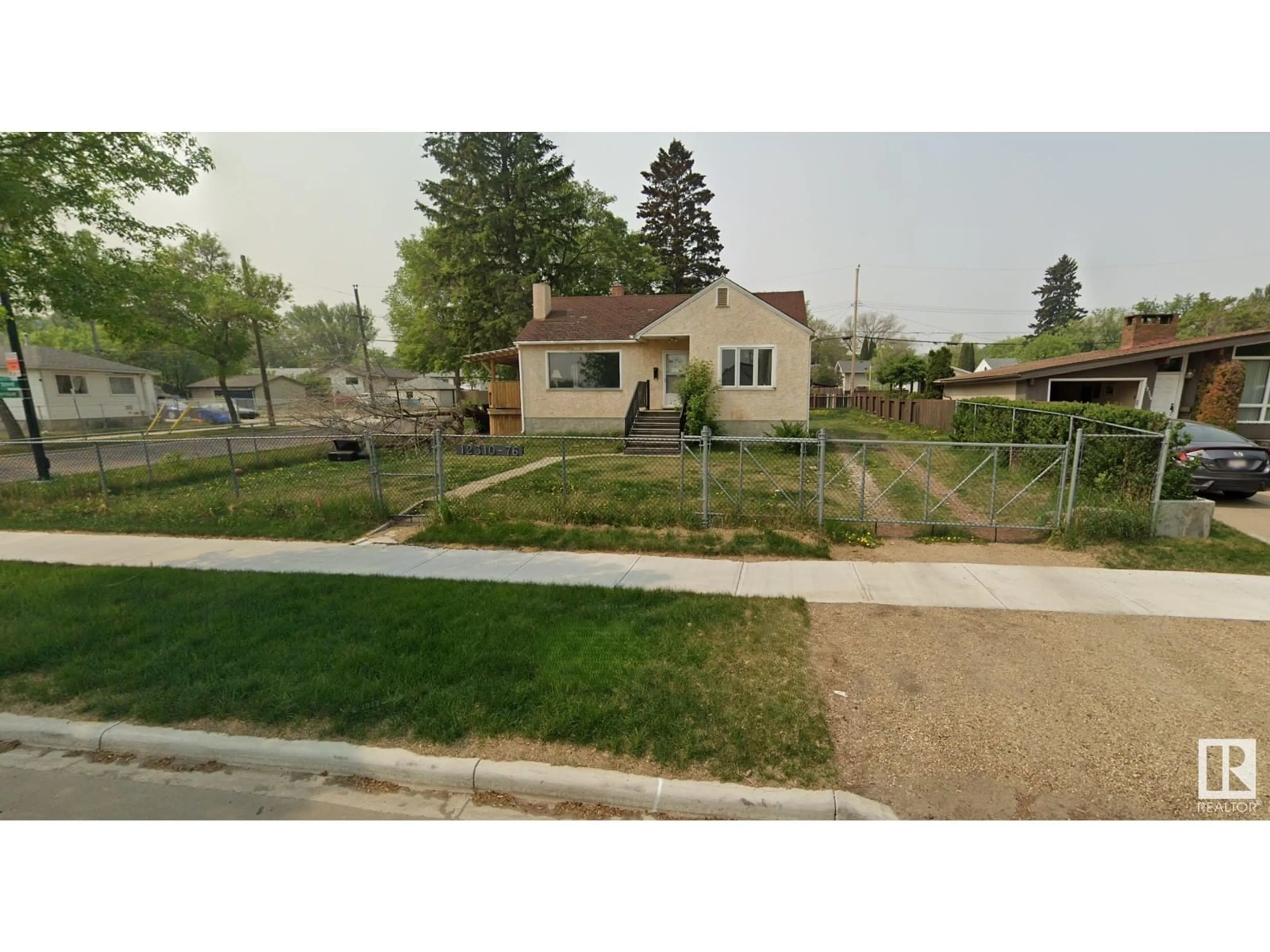 A pic from outside/outdoor area/front of a property/back of a property/a pic from drone, street for 12310 76 ST NW, Edmonton Alberta T5B2E4