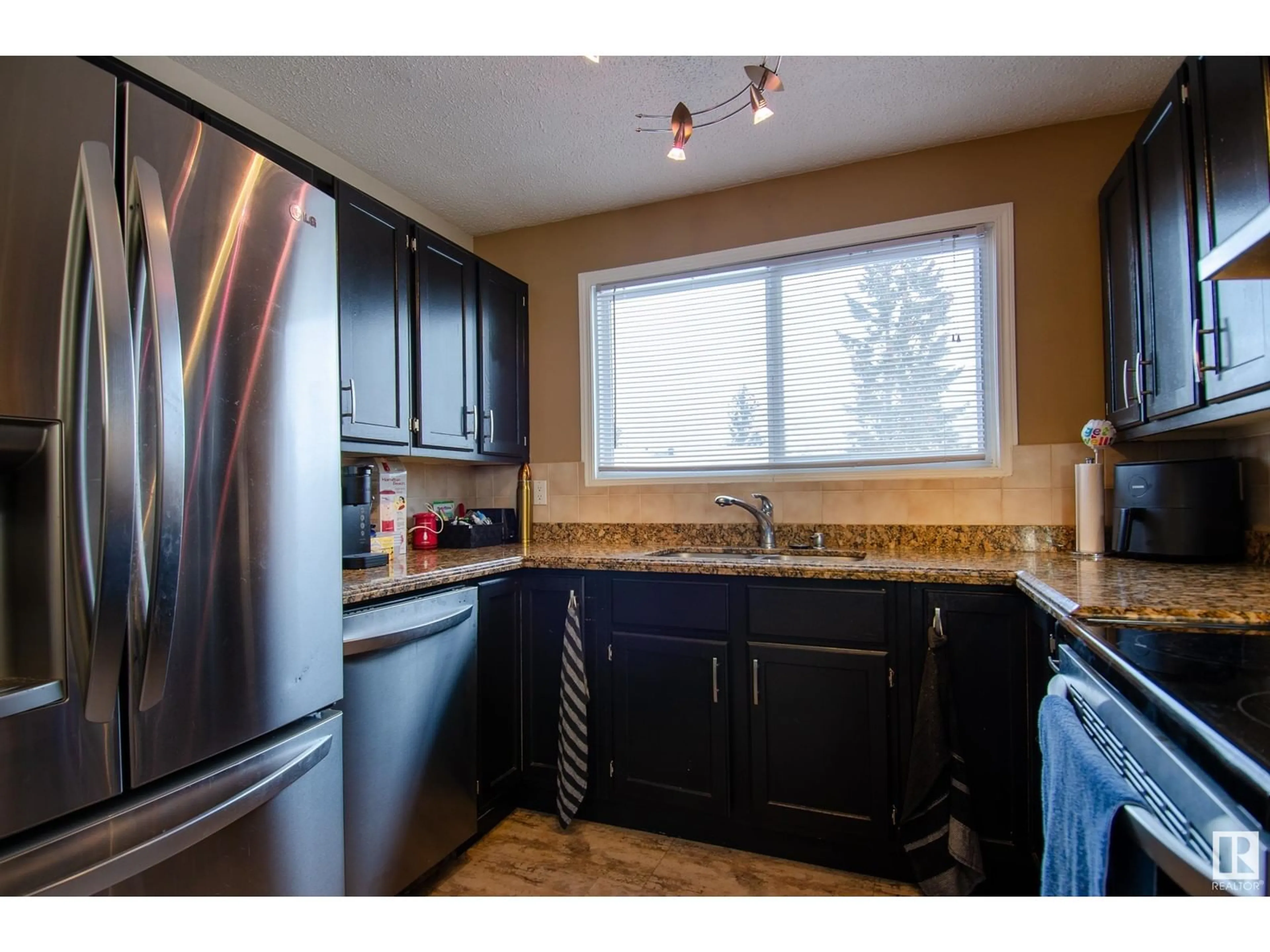 Standard kitchen, unknown for 264 DUNLUCE RD NW, Edmonton Alberta T5K4P3