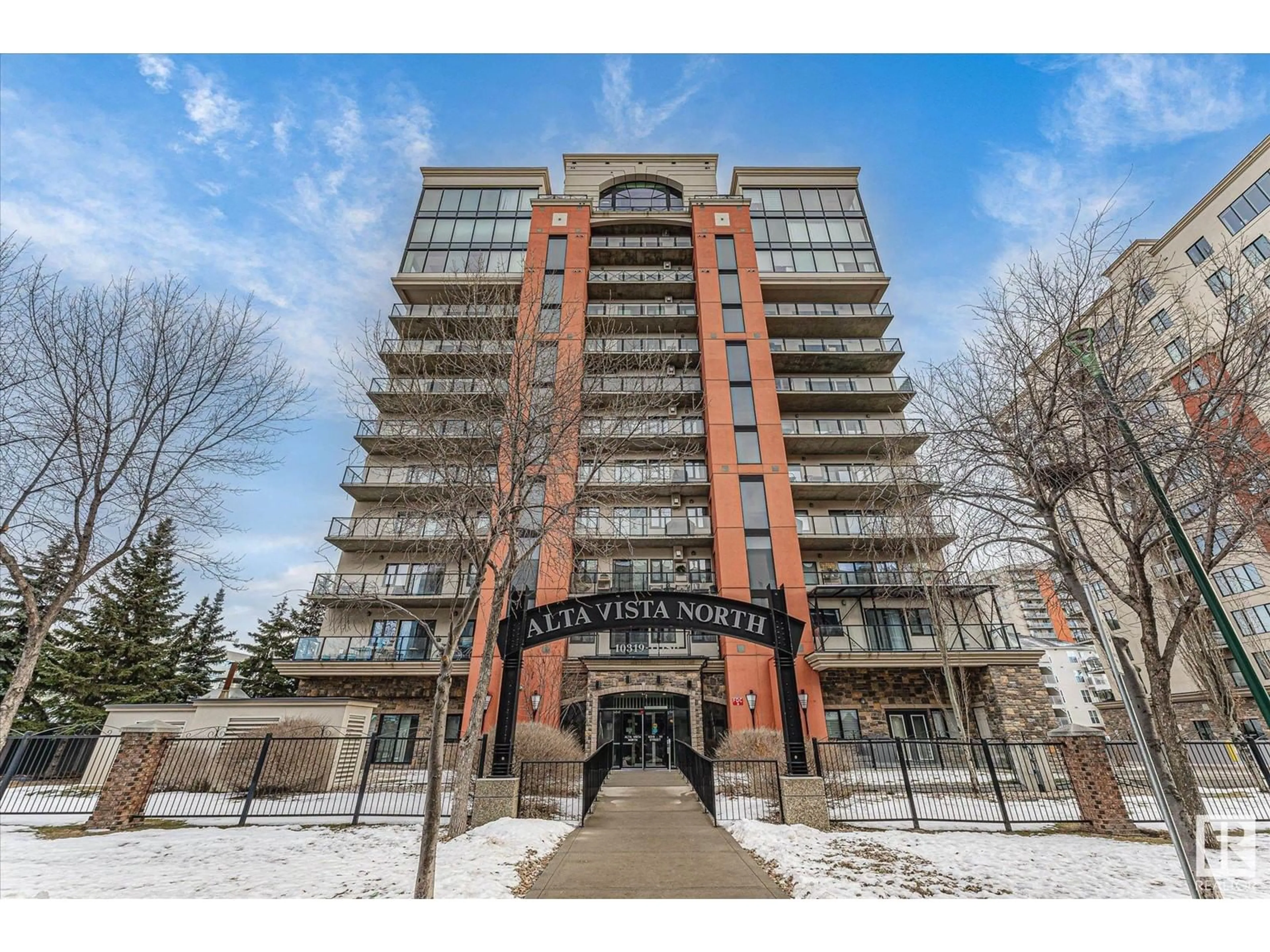 Indoor foyer for #1101 10319 111 ST NW, Edmonton Alberta T5K0A2