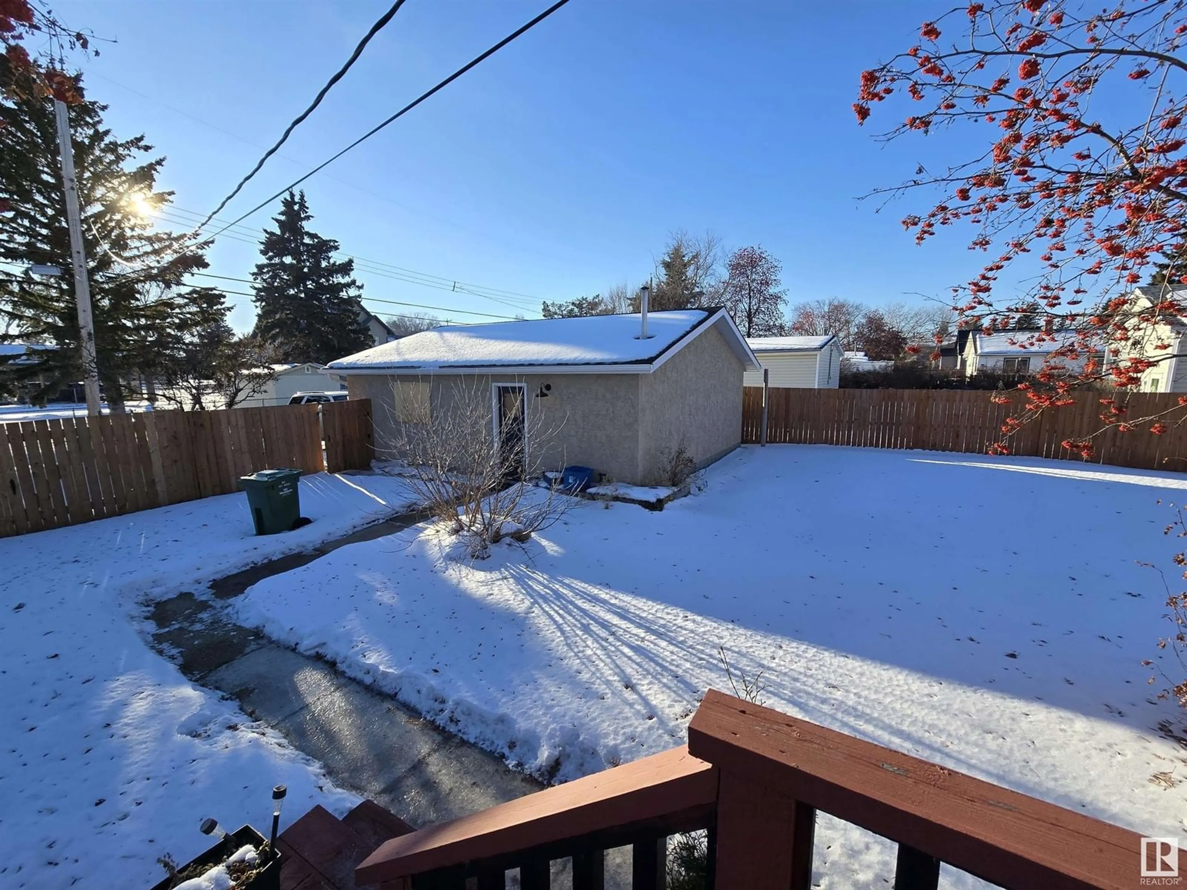 A pic from outside/outdoor area/front of a property/back of a property/a pic from drone, street for 4713 57 AV, Wetaskiwin Alberta T9A1B4