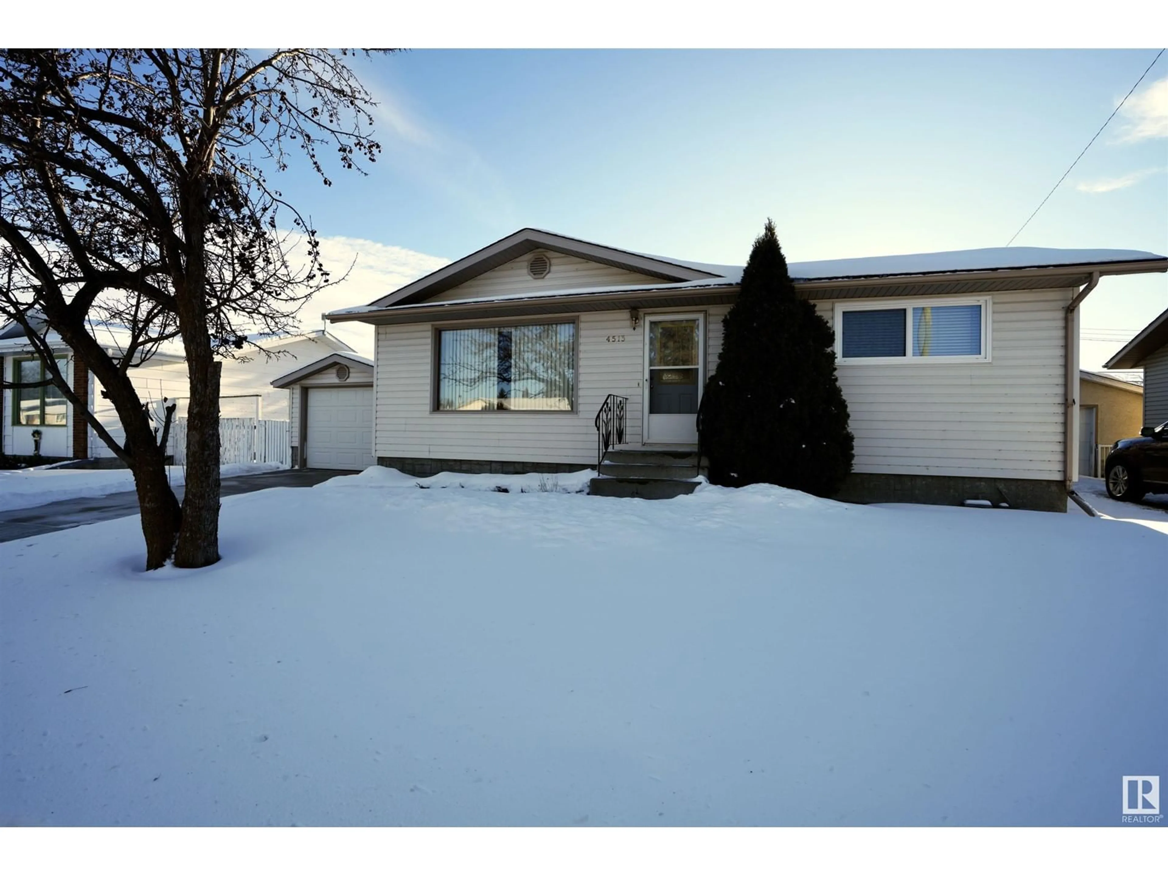 Home with vinyl exterior material, street for 4513 51 AV, St. Paul Town Alberta T0A3A2