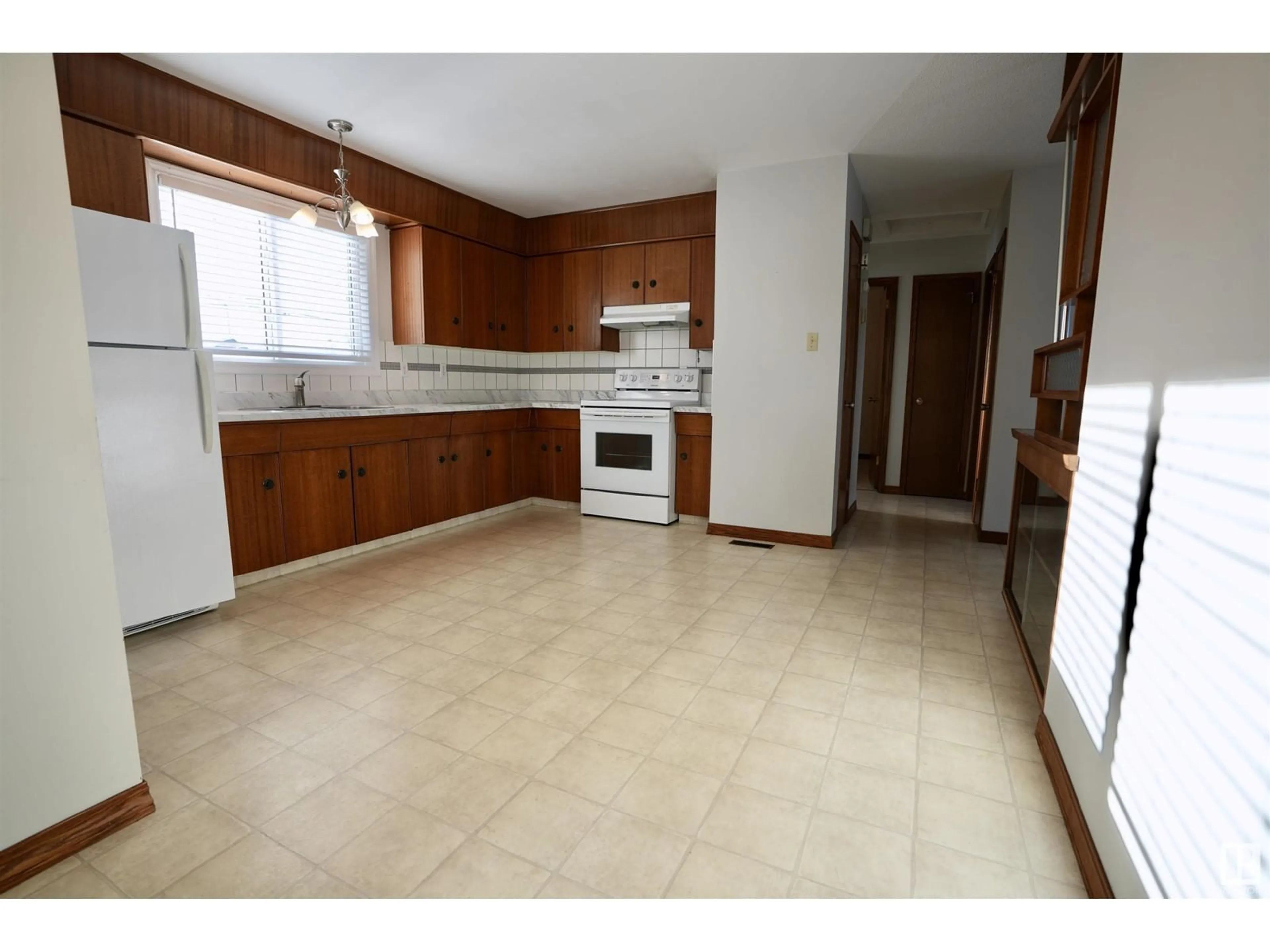 Standard kitchen, ceramic/tile floor for 4513 51 AV, St. Paul Town Alberta T0A3A2