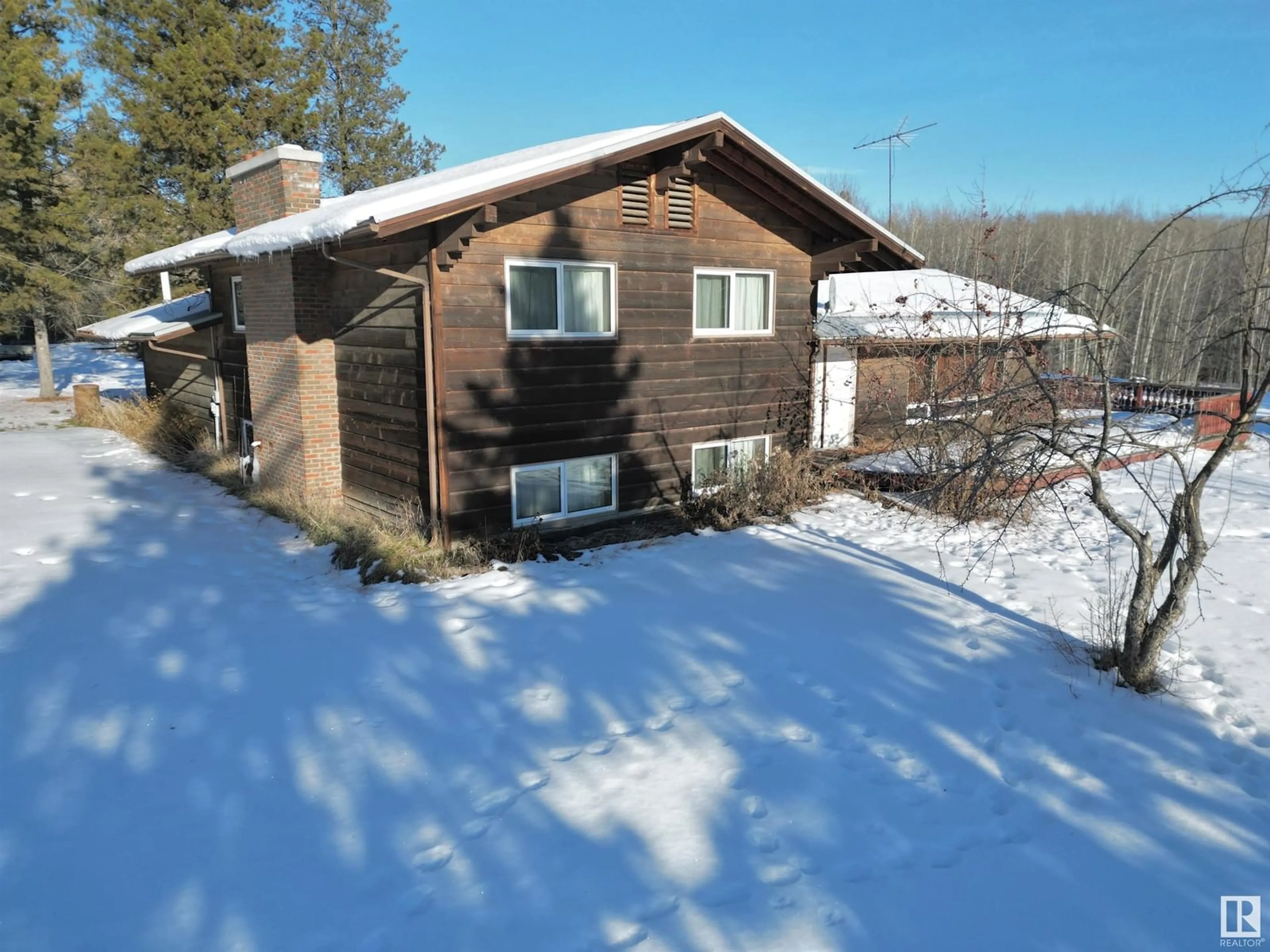 A pic from outside/outdoor area/front of a property/back of a property/a pic from drone, unknown for 4012 HGHWAY 16, Rural Parkland County Alberta T0E2K0