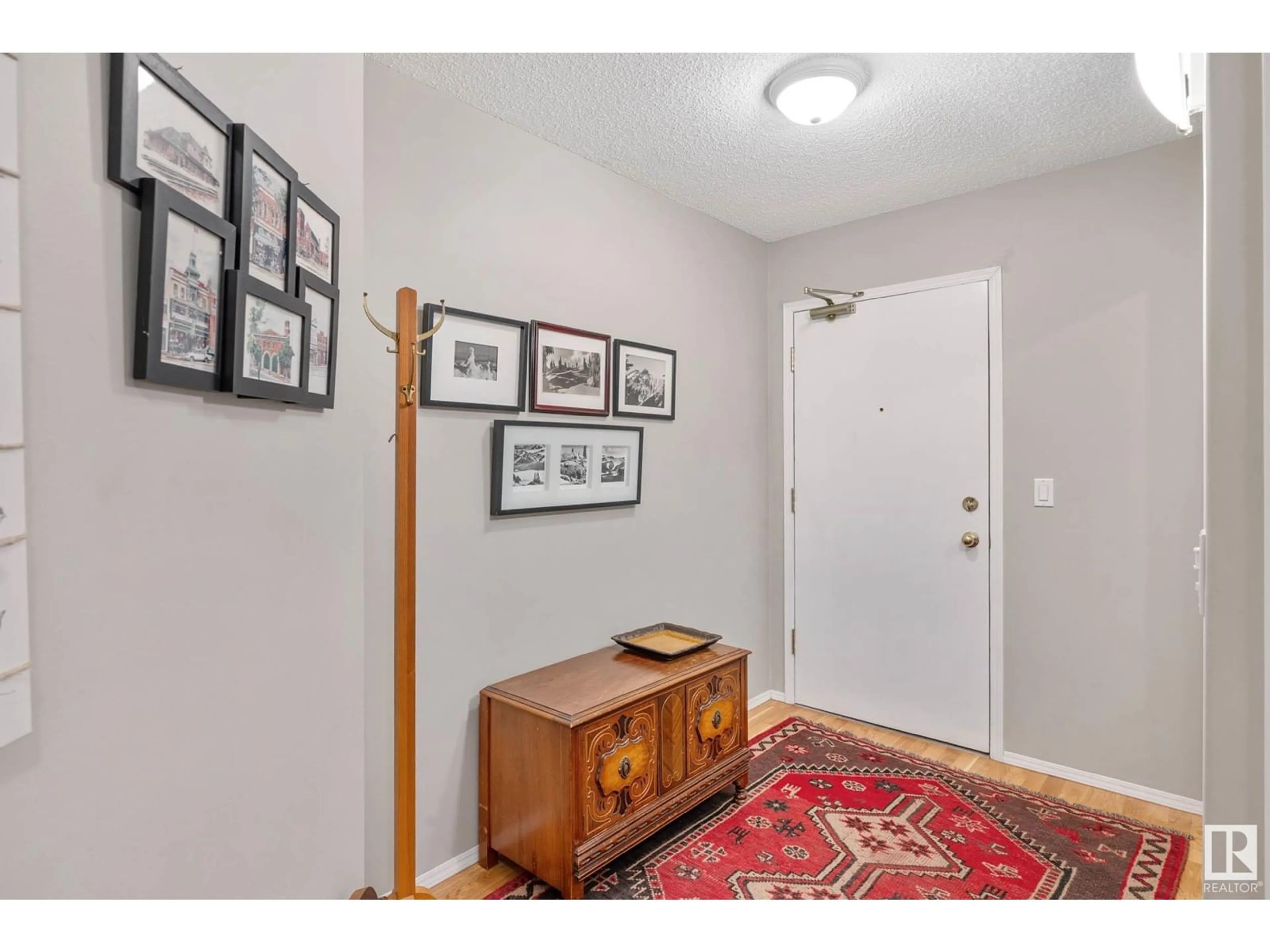 Indoor entryway for #103 7951 96 ST NW, Edmonton Alberta T6C4R1