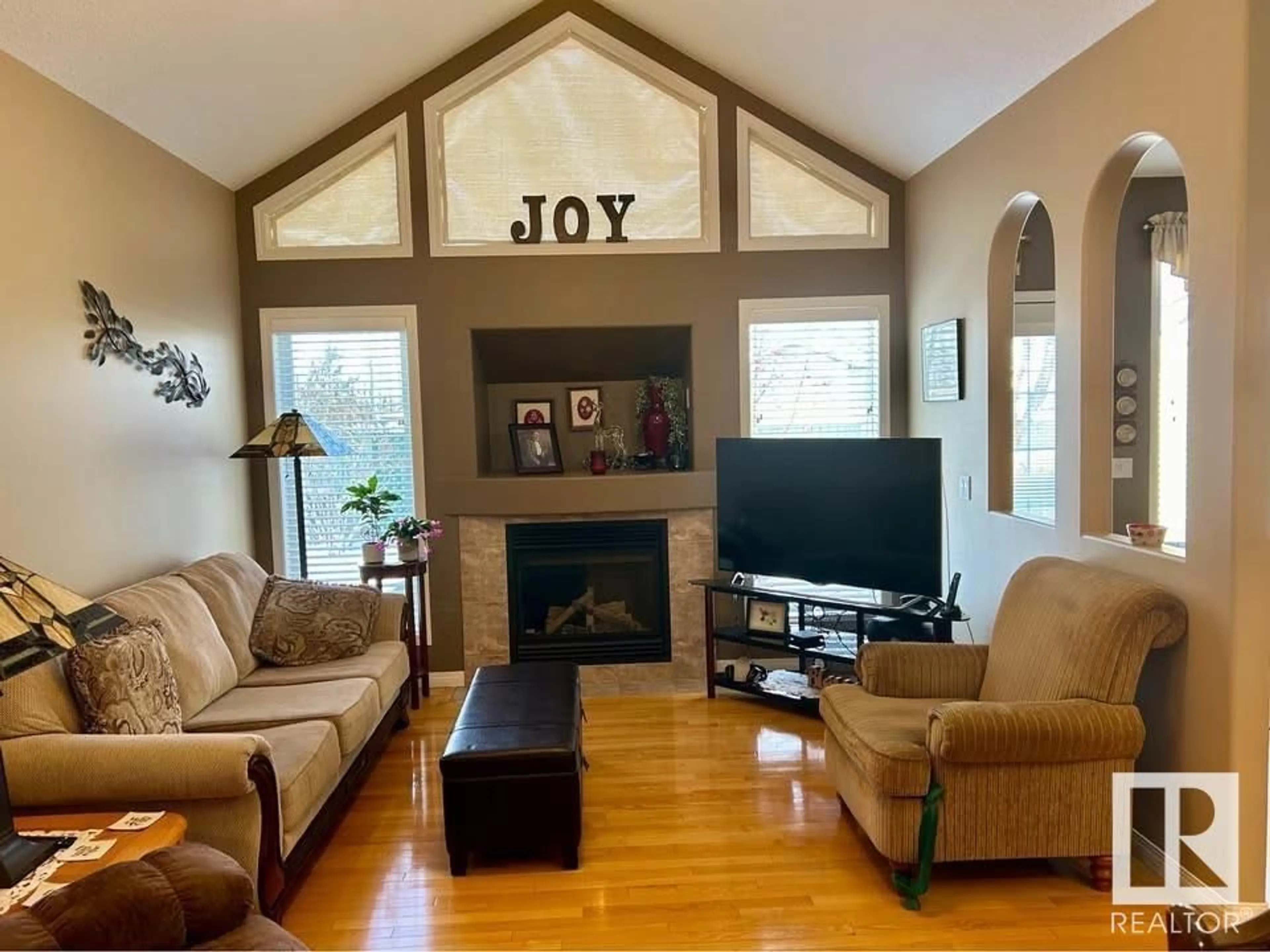 Living room with furniture, wood/laminate floor for 321 RAVINE VI, Leduc Alberta T9E8H3